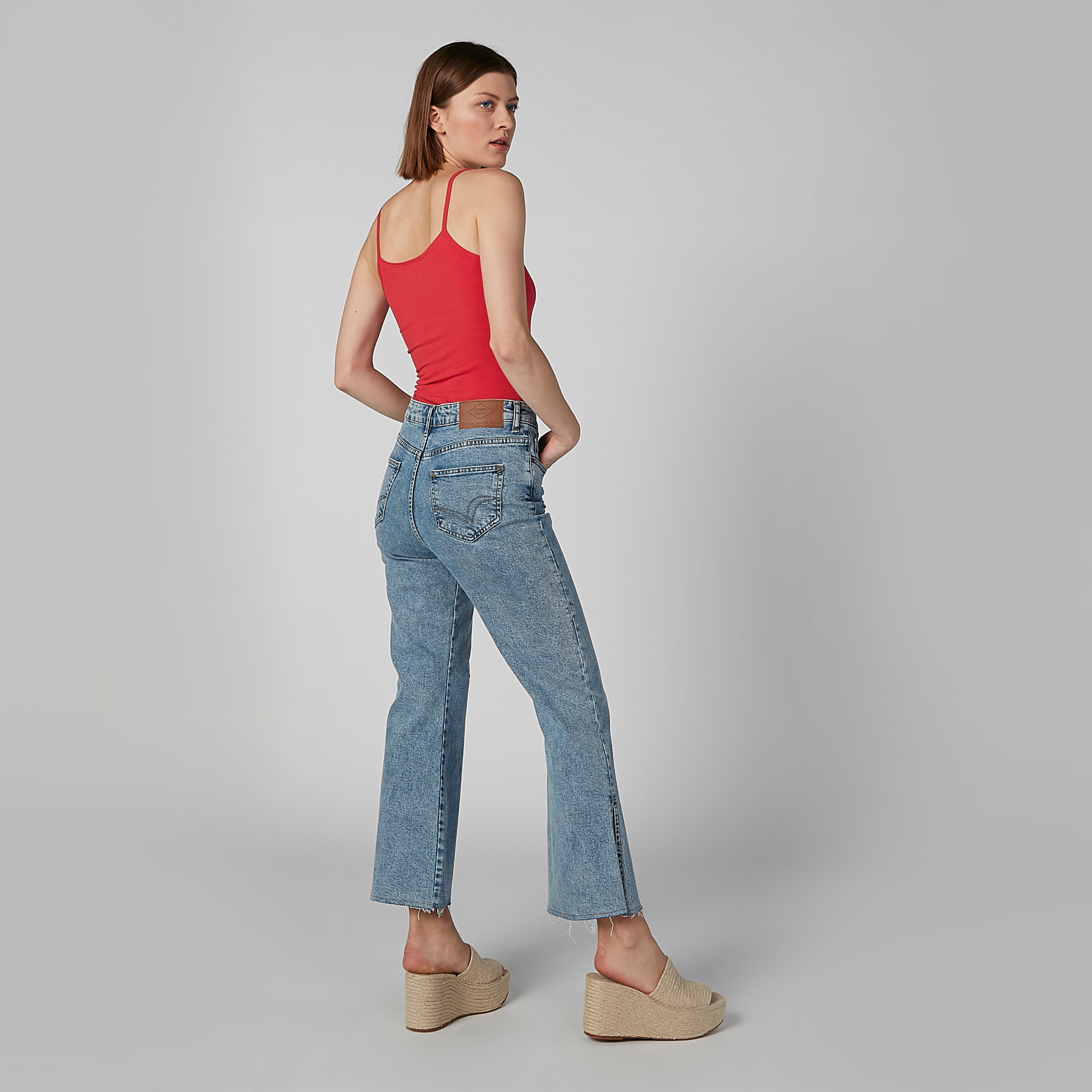 بنطال جينز بقصّة واسعة وجيوب من لي كوبر-women-clothing-bottoms-jeans-image-2