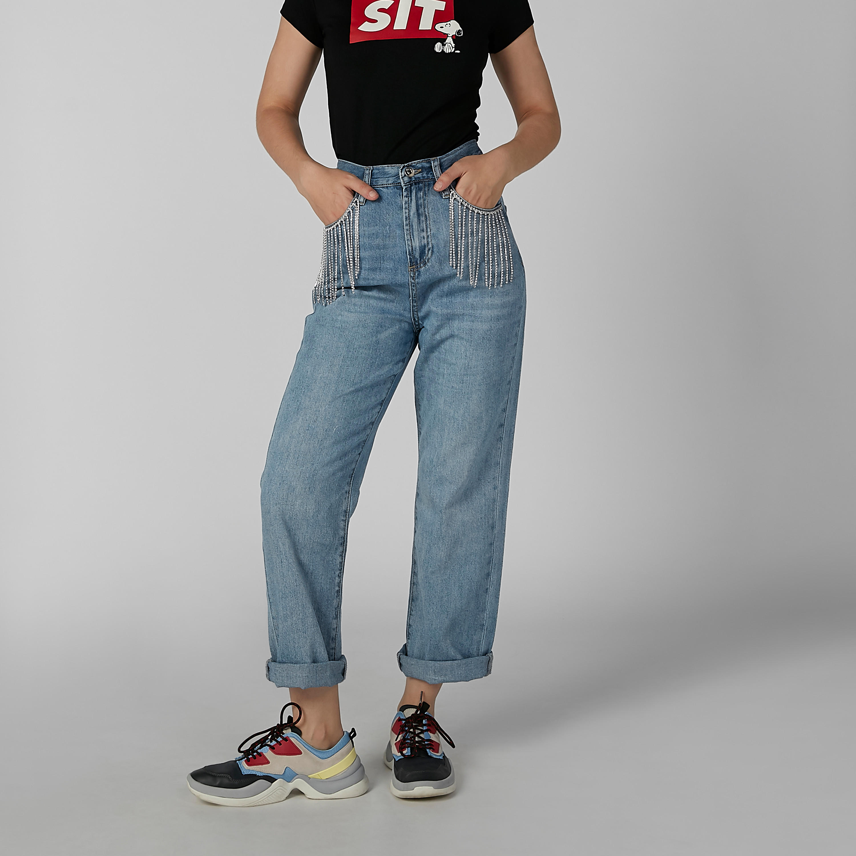 بنطلون مستدام جينز مرصّع بخصر مرتفع -women-clothing-bottoms-jeans-image-1