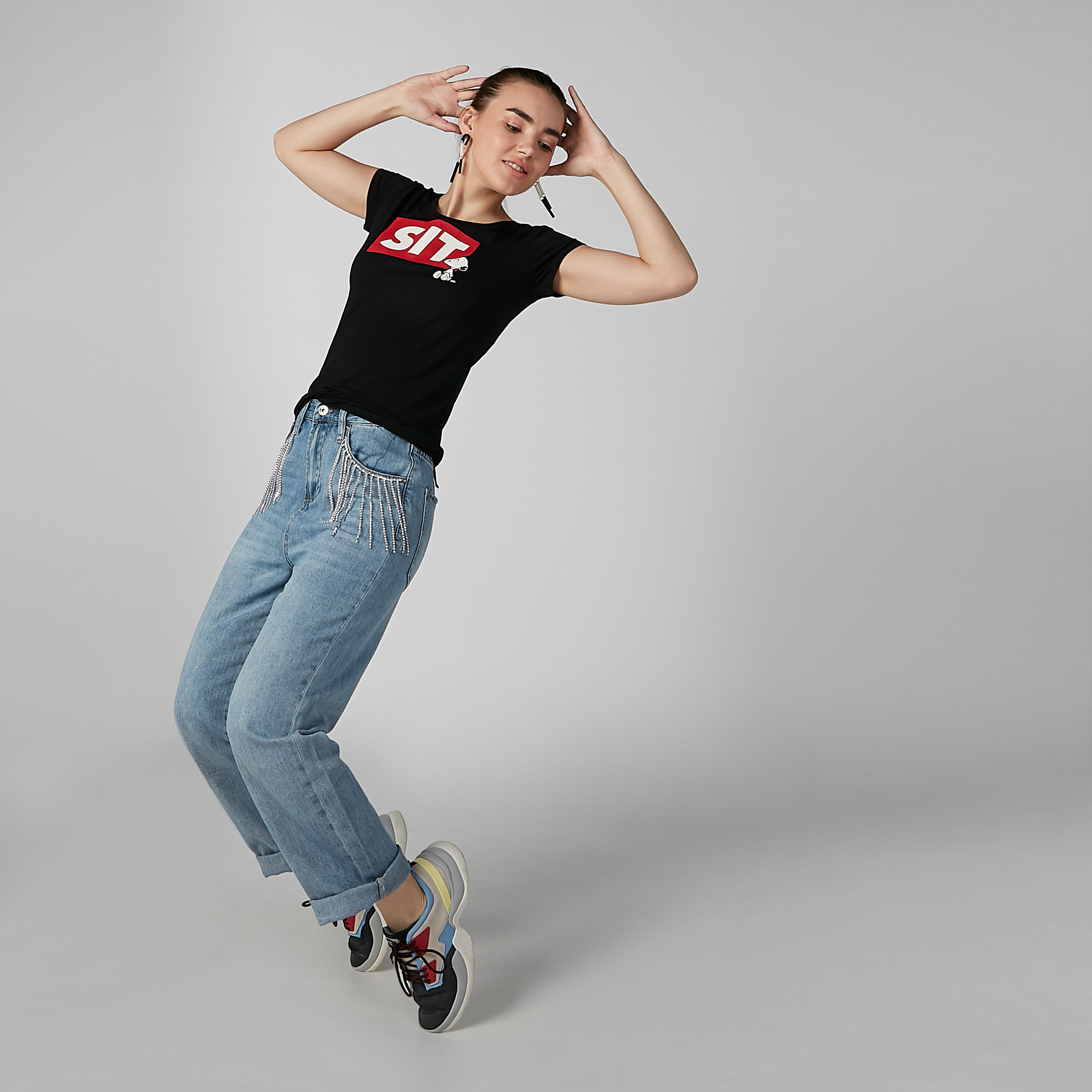 بنطلون مستدام جينز مرصّع بخصر مرتفع -women-clothing-bottoms-jeans-image-2