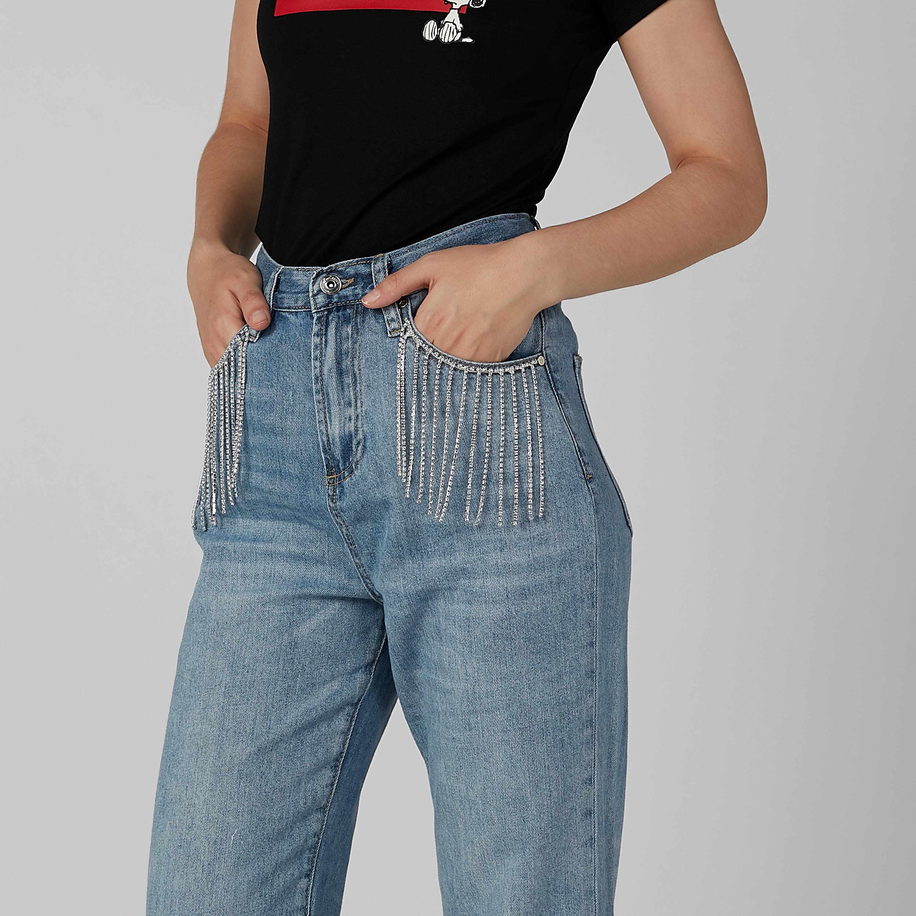 بنطلون مستدام جينز مرصّع بخصر مرتفع -women-clothing-bottoms-jeans-image-3