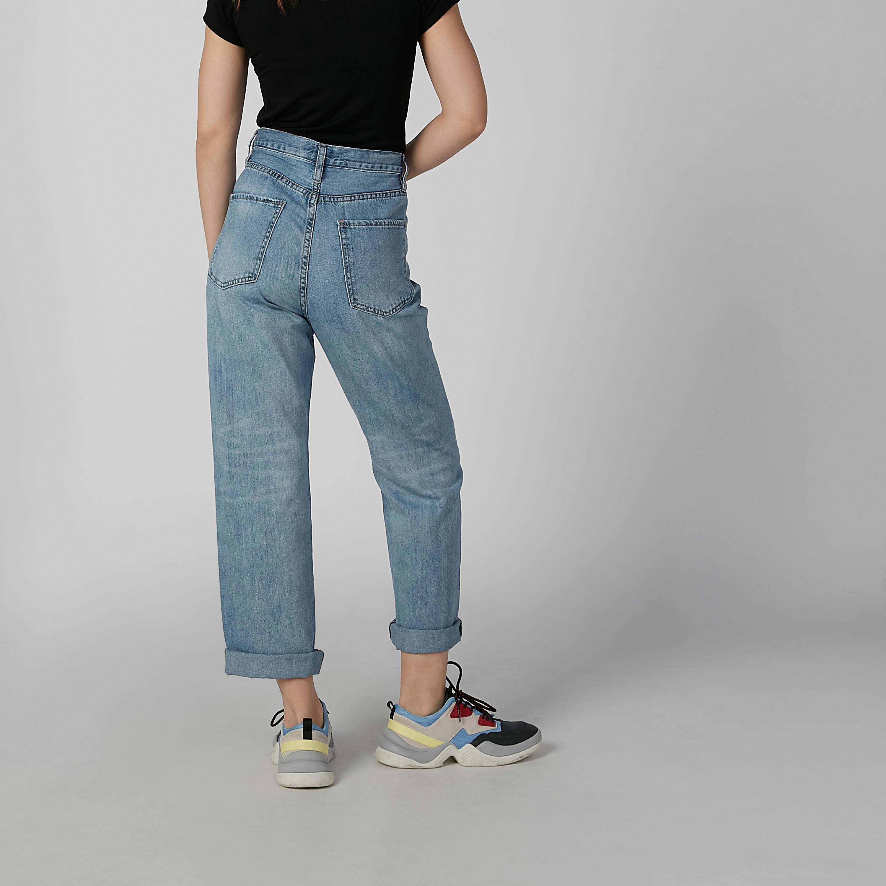 بنطلون مستدام جينز مرصّع بخصر مرتفع -women-clothing-bottoms-jeans-image-4