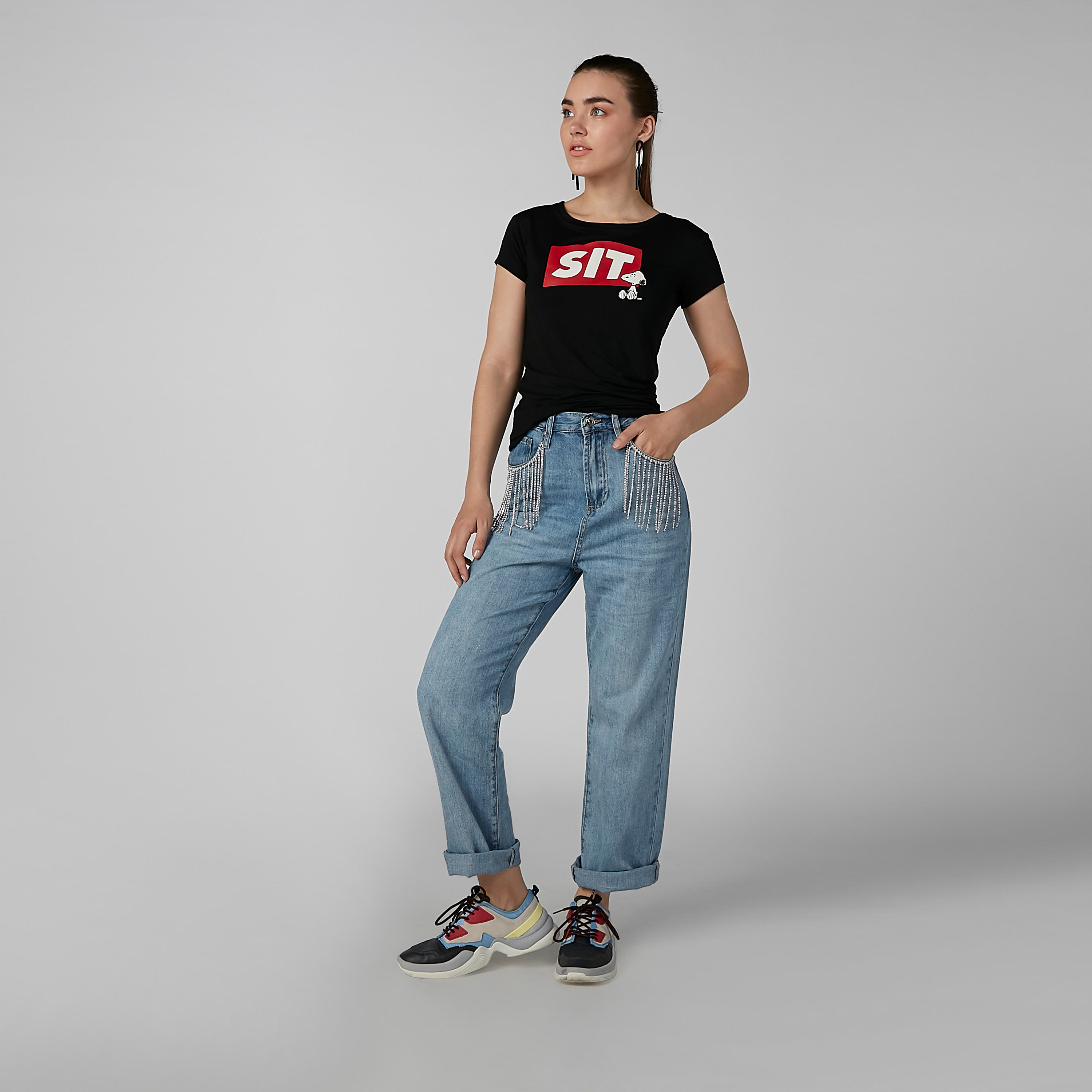 بنطلون مستدام جينز مرصّع بخصر مرتفع -women-clothing-bottoms-jeans-image-6
