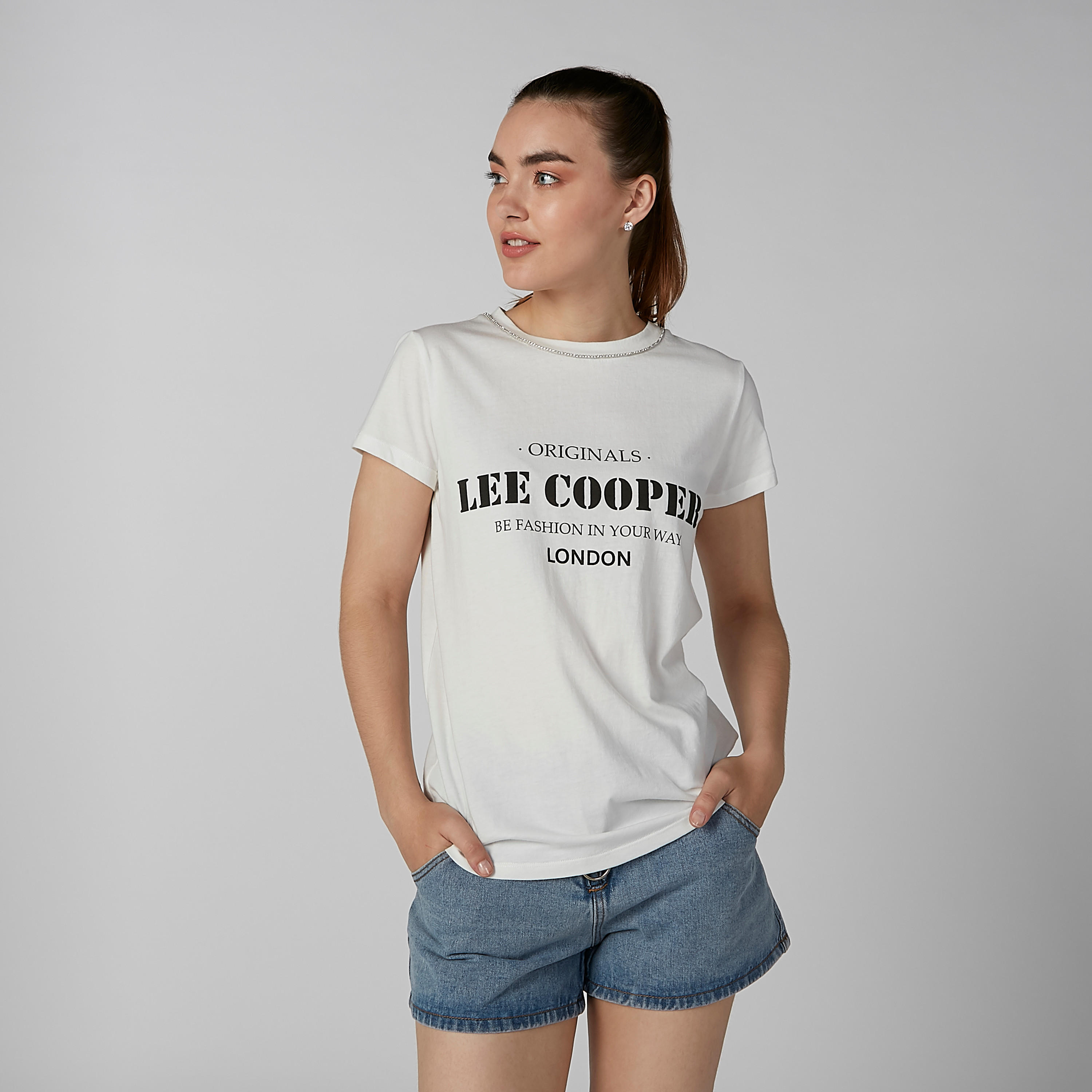 تيشيرت مستدام بياقة مستديرة وطبعات من لي كوبر -women-clothing-tshirts-image-2