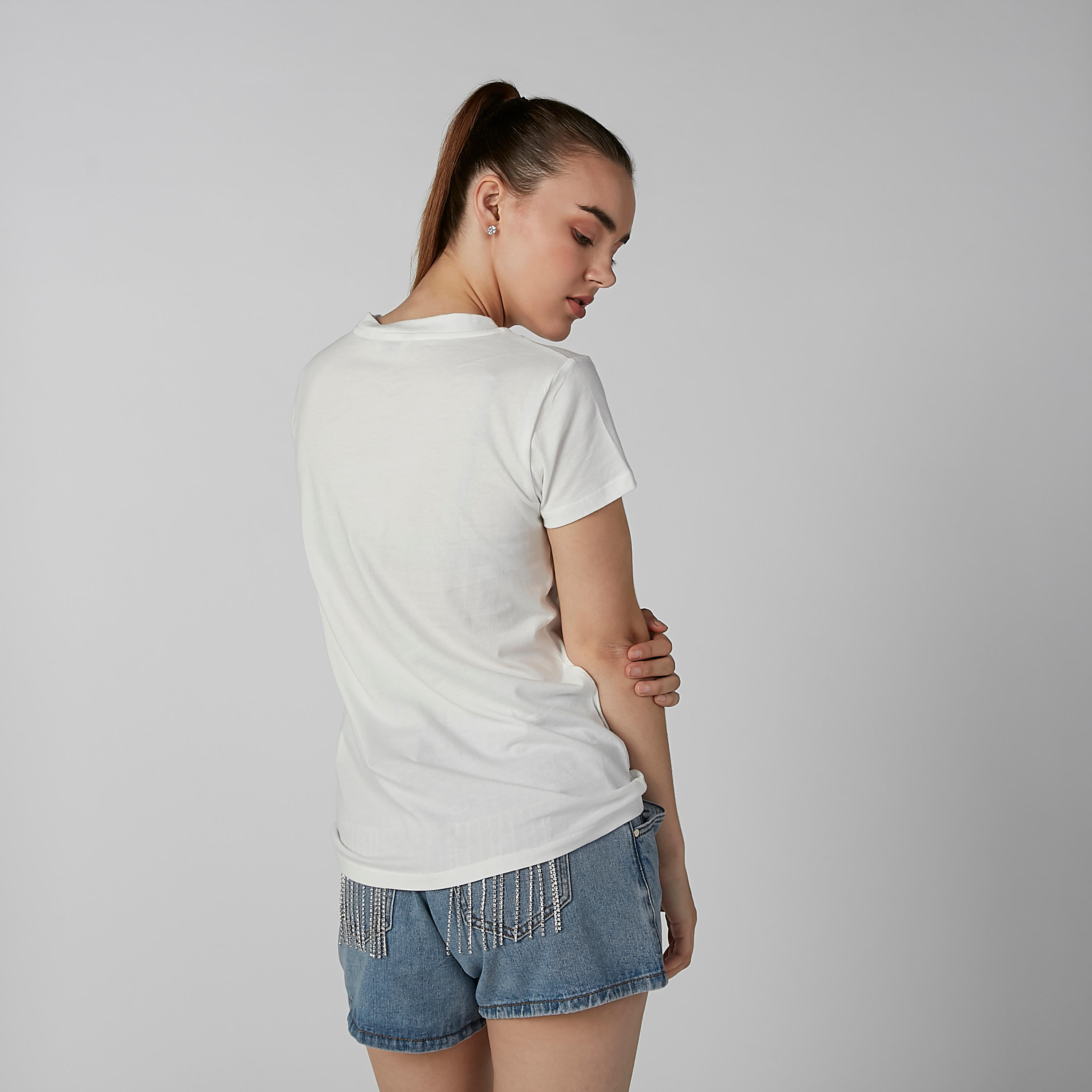 تيشيرت مستدام بياقة مستديرة وطبعات من لي كوبر -women-clothing-tshirts-image-3