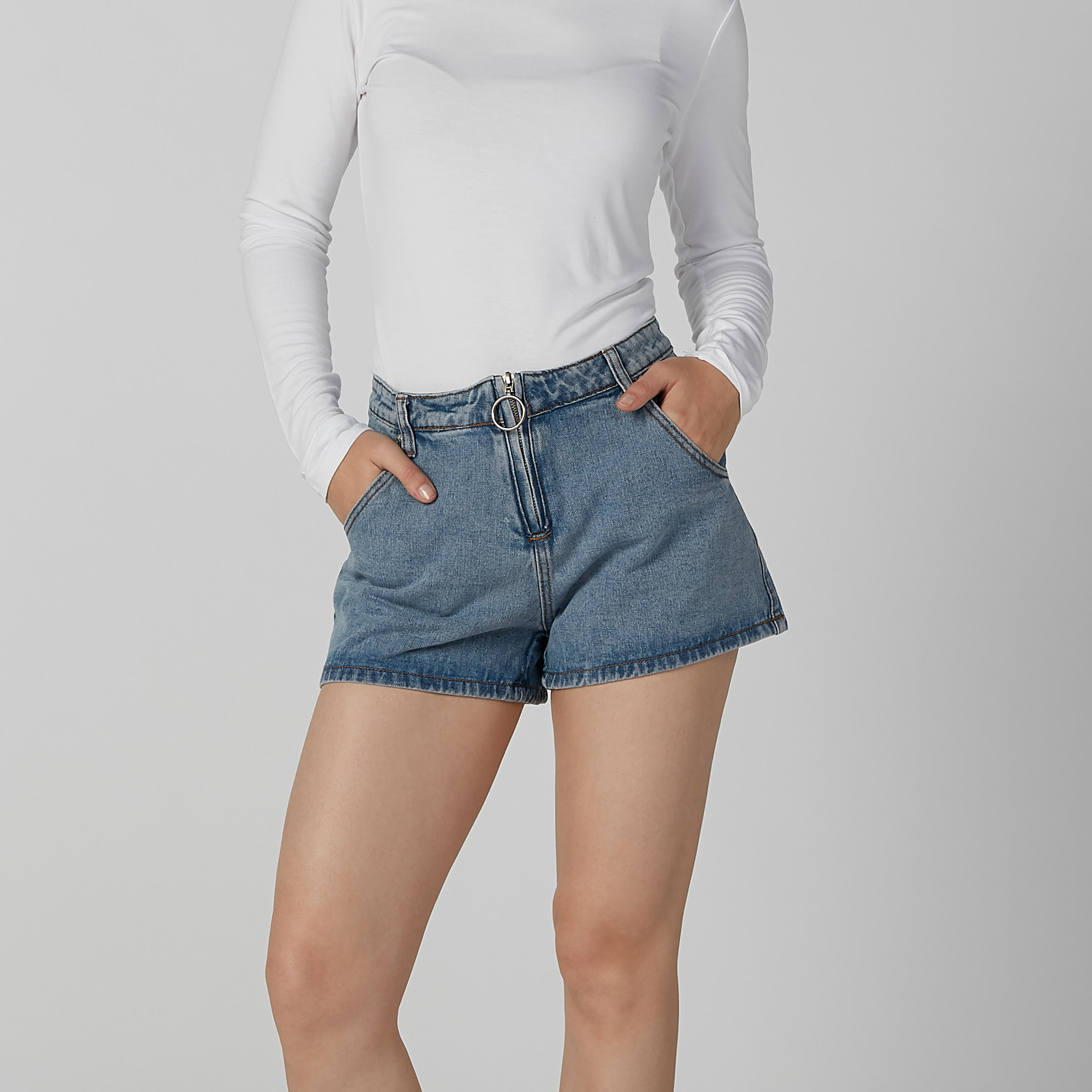 شورت مستدام دينم مرصّع بخصر مرتفع وجيوب -women-clothing-bottoms-shorts-image-1