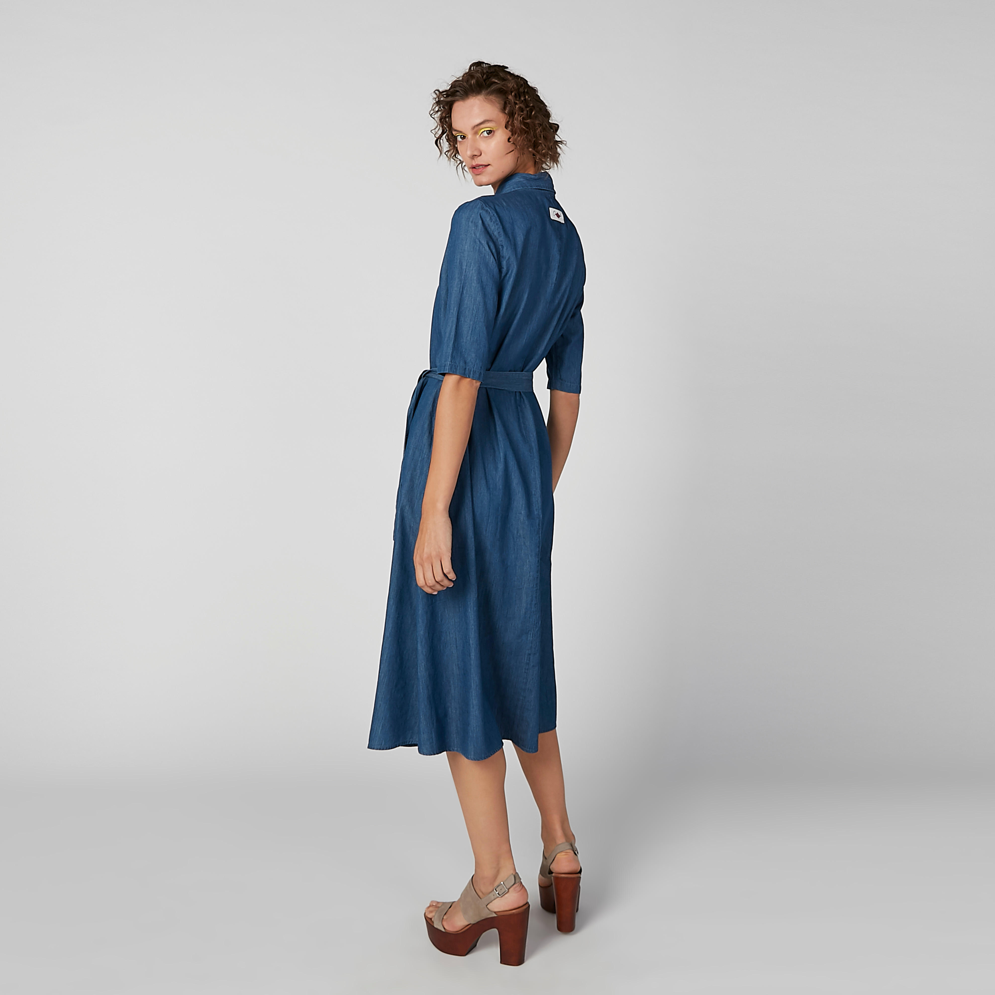 فستان سادة إيه لاين متوسط الطول بأزرار غير مرئية وأربطة من لي كوبر-women-clothing-dresses-image-3