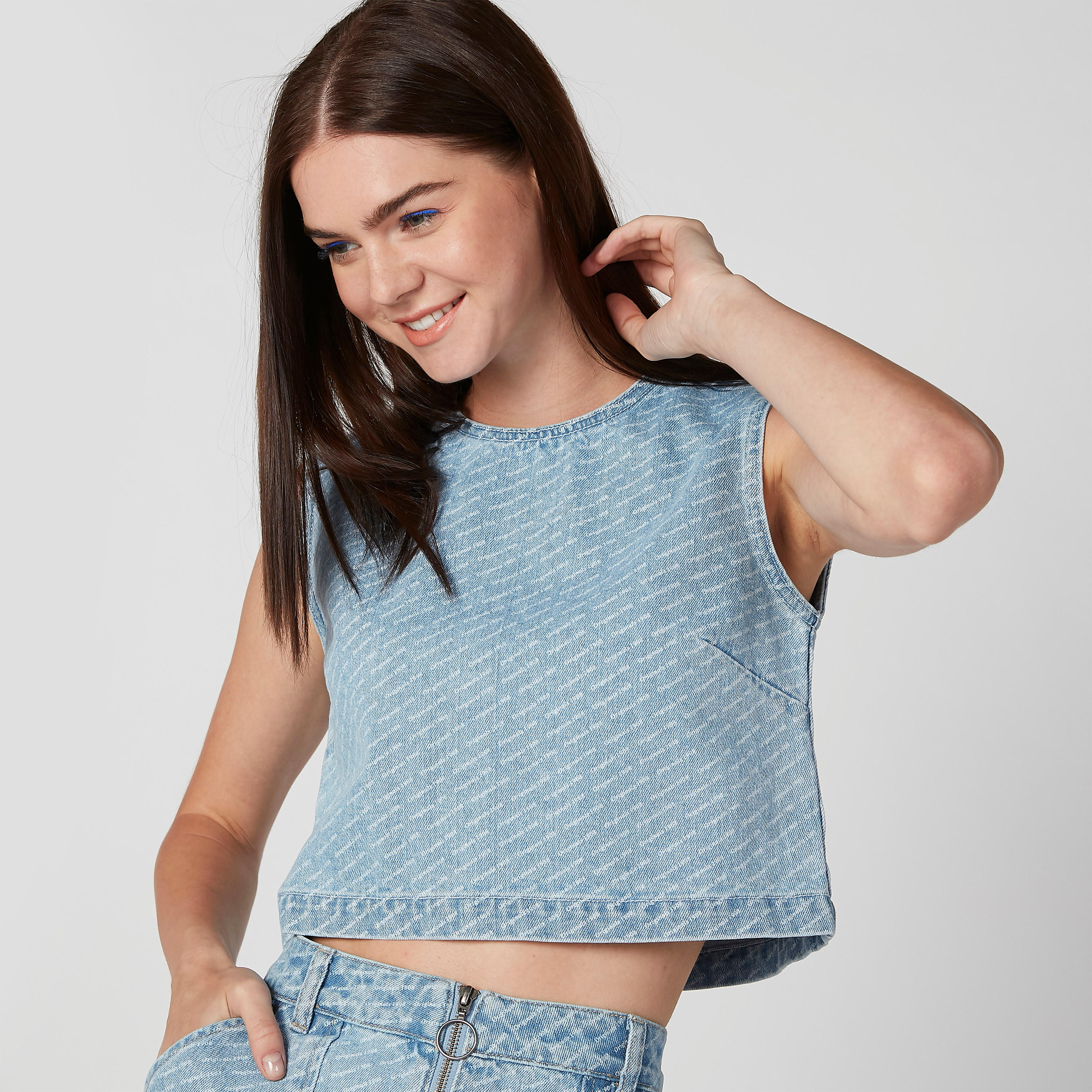 بلوزة قصيرة بارزة الملمس دون أكمام بياقة مستديرة من لي كوبر-women-clothing-shirtsandblouses-blouses-image-1