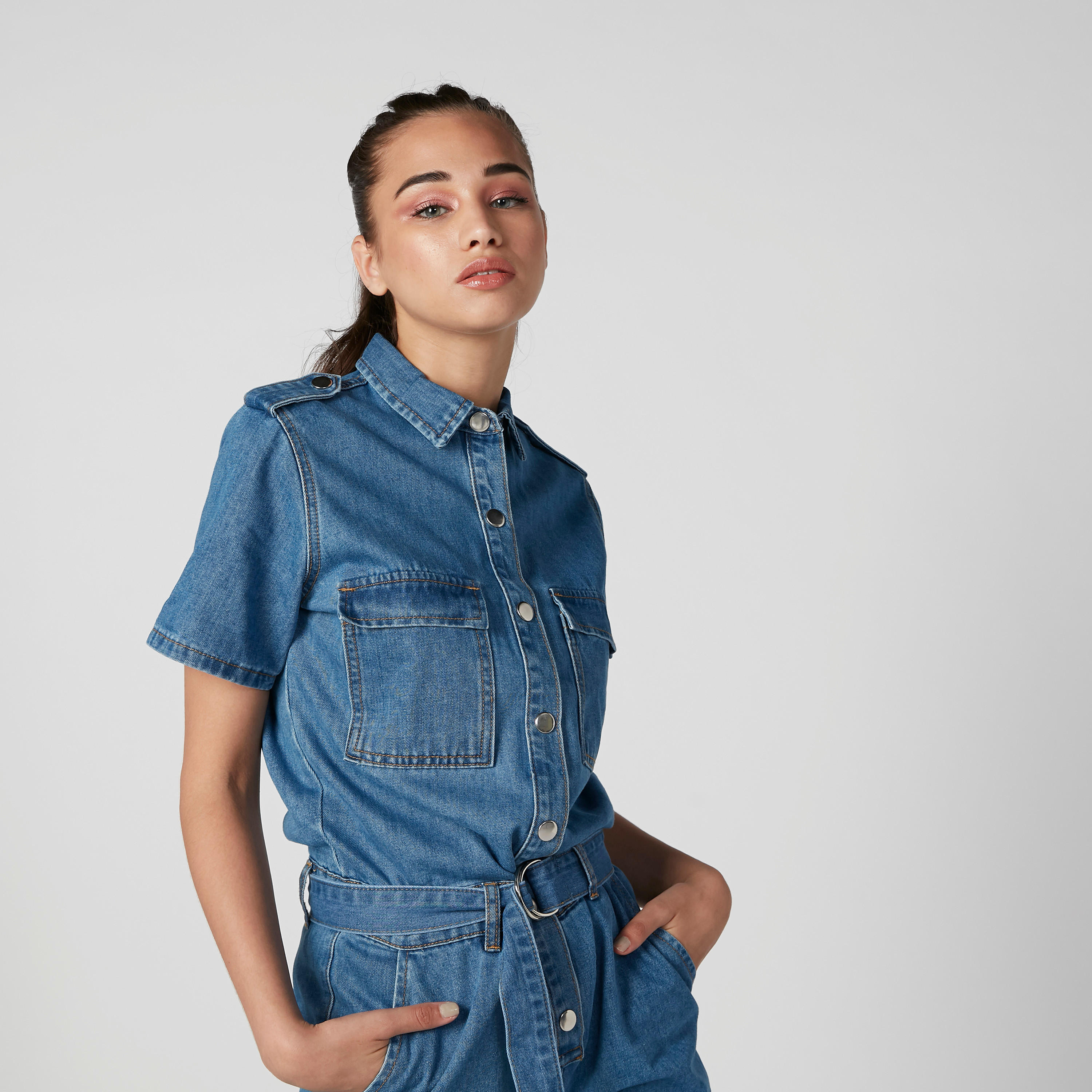 دنغري دينم بجيوب وحزام من لي كوبر-women-clothing-jumpsuits-image-4