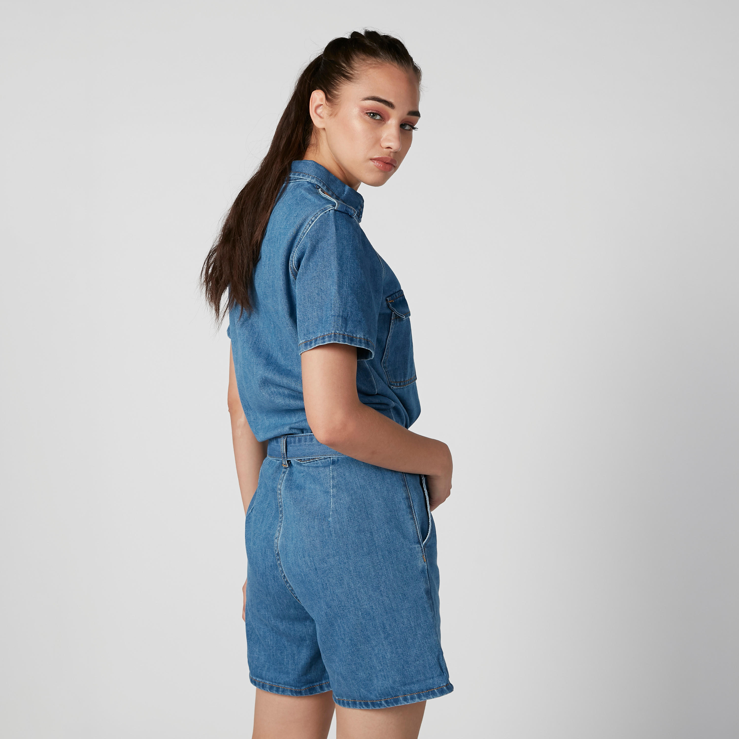 دنغري دينم بجيوب وحزام من لي كوبر-women-clothing-jumpsuits-image-5