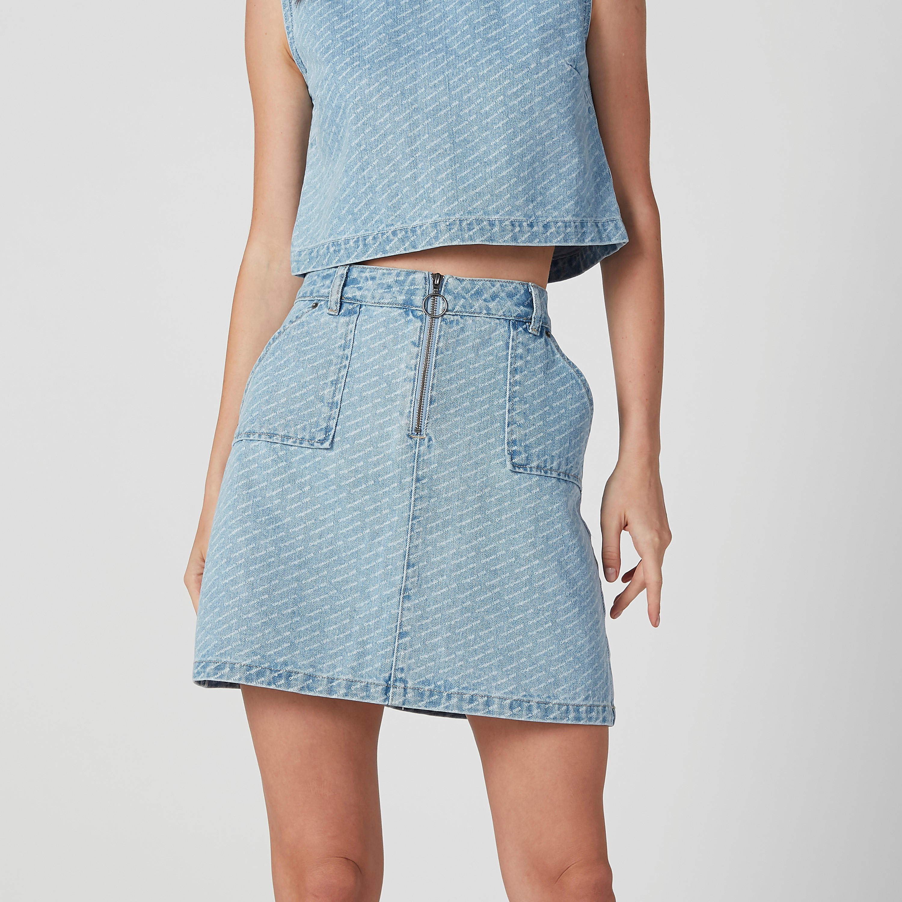 تنورة إيه لاين قصيرة بجيوب وطبعات من لي كوبر-women-clothing-bottoms-skirts-image-1