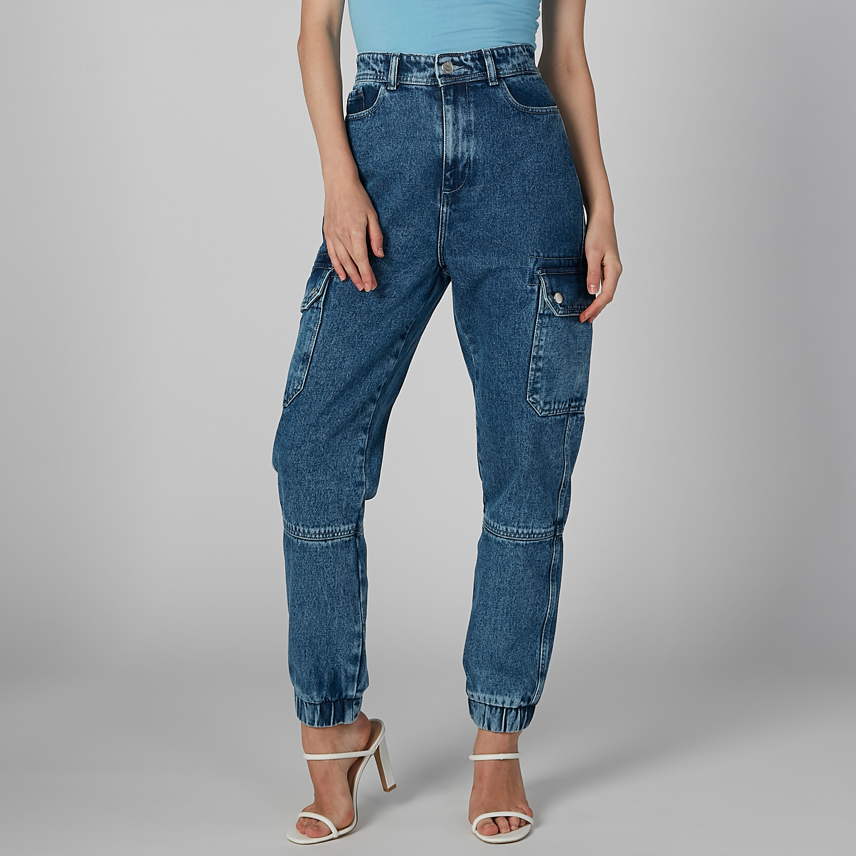 بنطلون جينز مستدام مكبل بجيوب وأطراف مطّاطيّة-women-clothing-bottoms-jeans-image-1