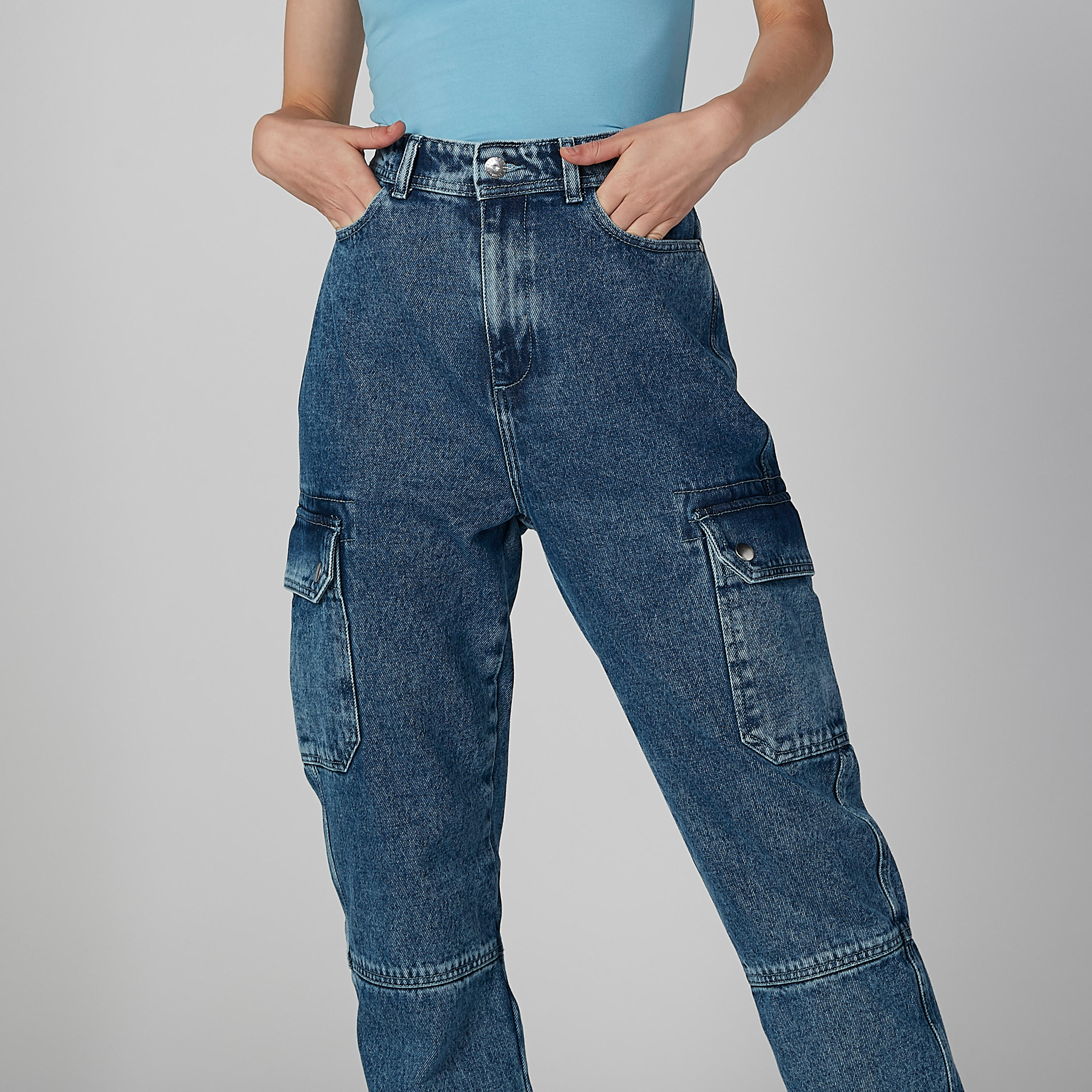 بنطلون جينز مستدام مكبل بجيوب وأطراف مطّاطيّة-women-clothing-bottoms-jeans-image-5