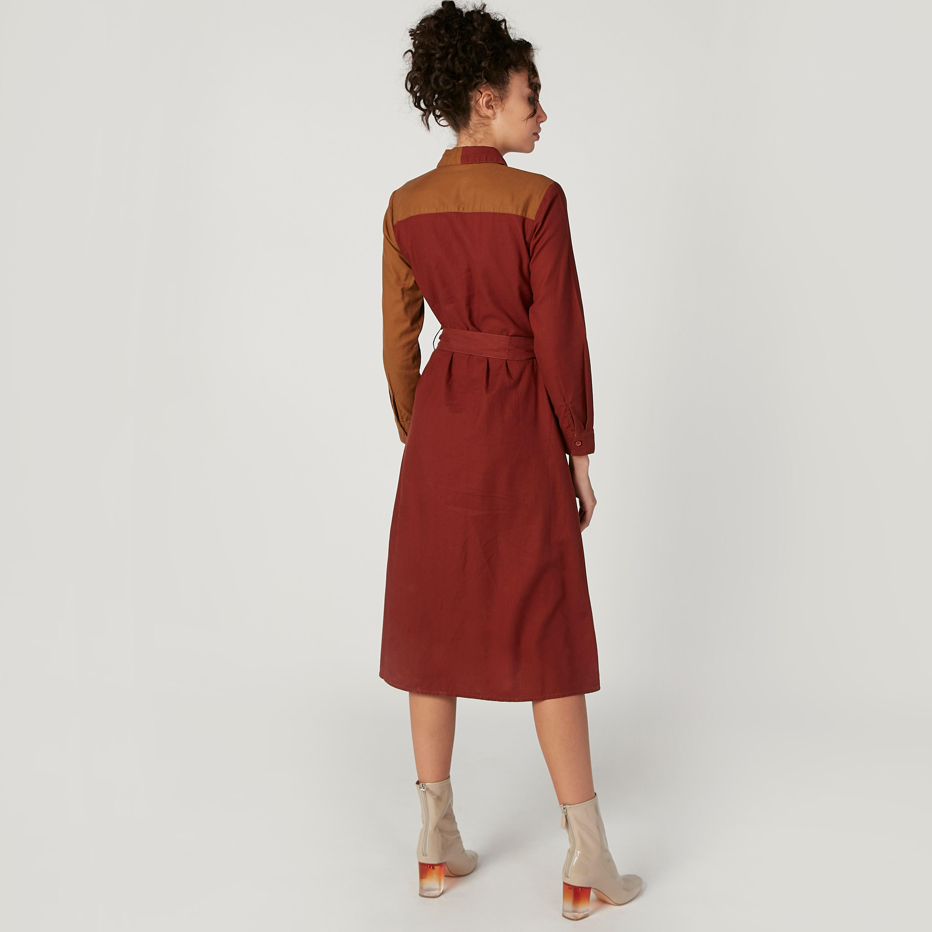فستان قميص ميدي سادة بأكمام طويلة وأربطة-women-clothing-dresses-image-3