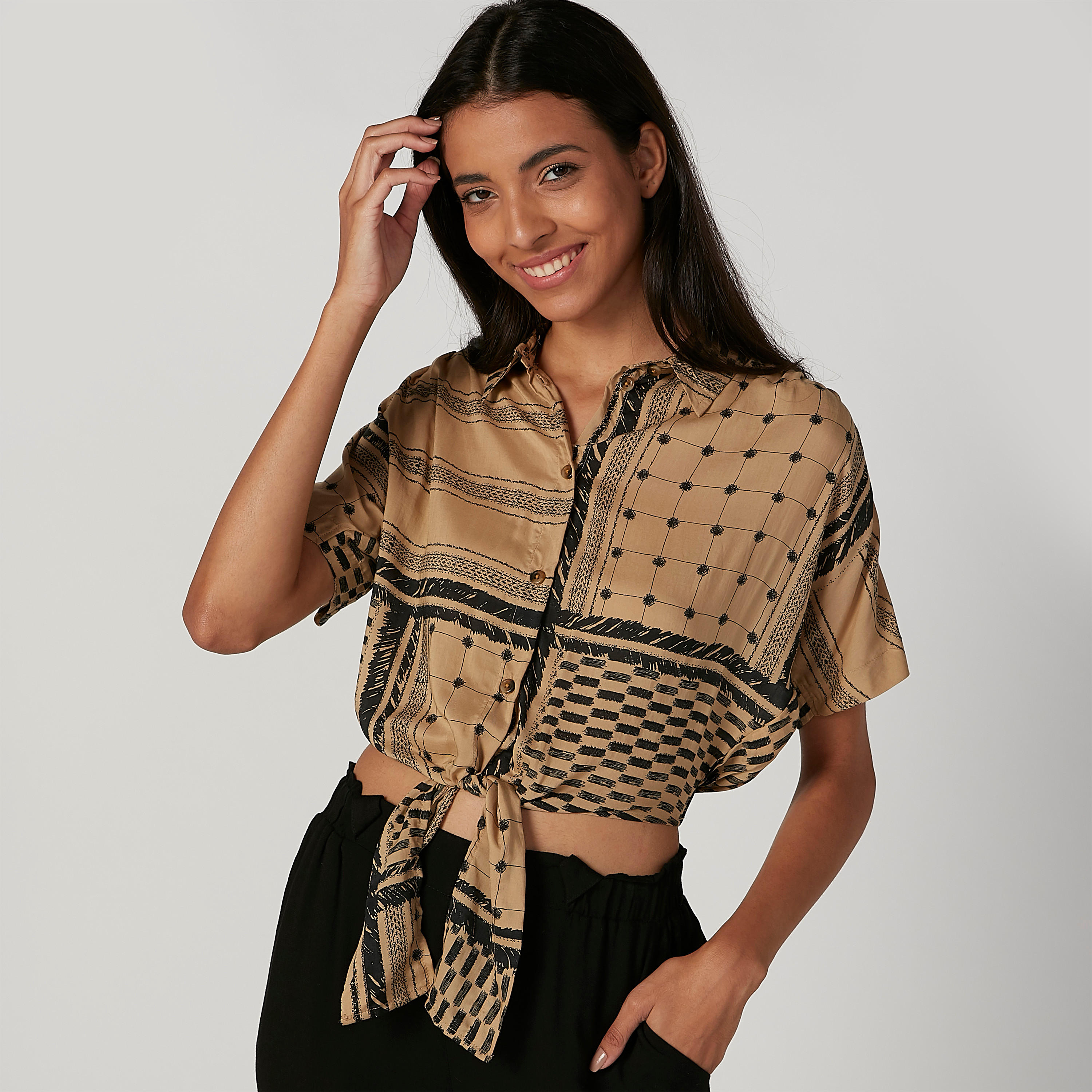 بلوزة مستدامة قصيرة سادة بأكمام قصيرة وأربطة -women-clothing-shirtsandblouses-blouses-image-1
