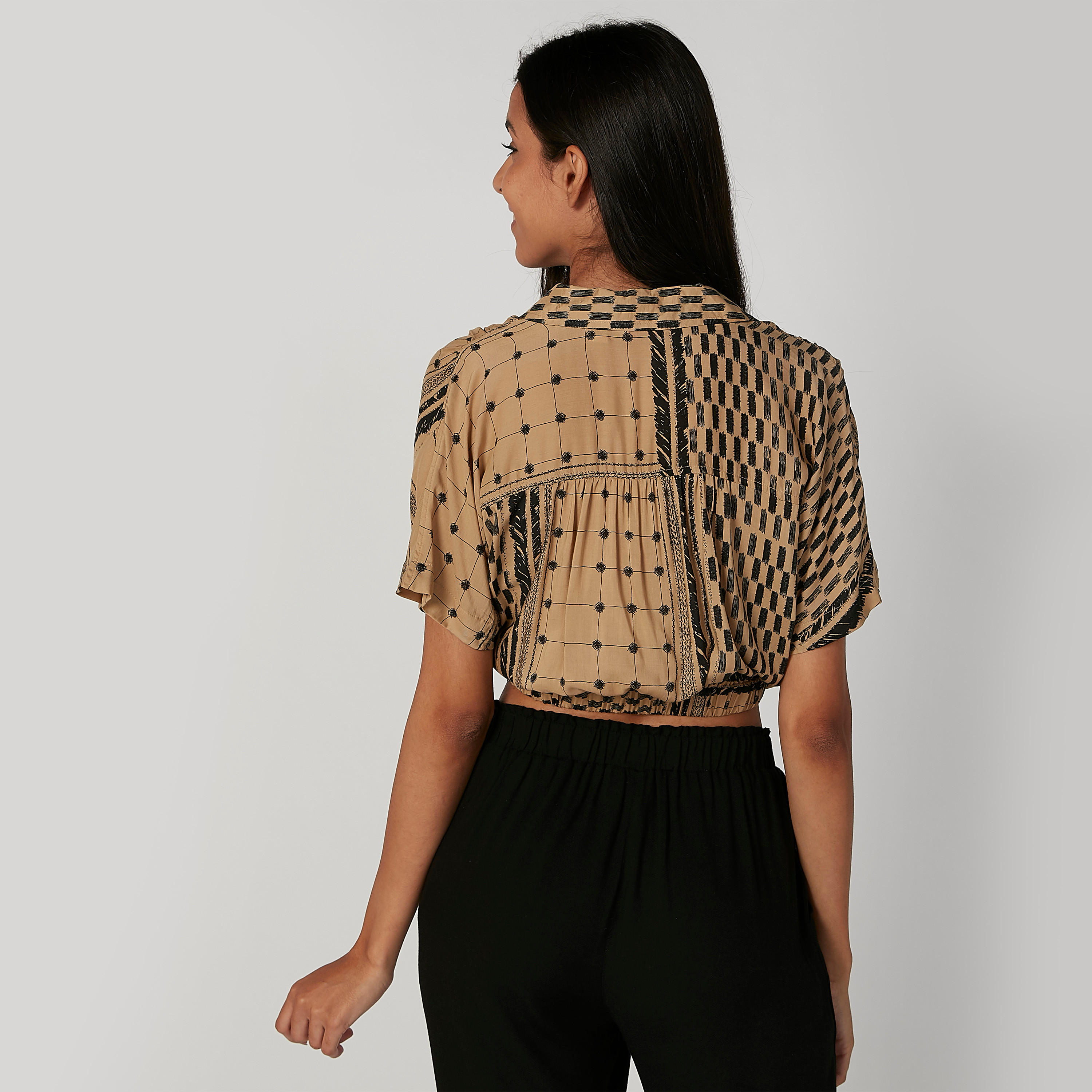 بلوزة مستدامة قصيرة سادة بأكمام قصيرة وأربطة -women-clothing-shirtsandblouses-blouses-image-2