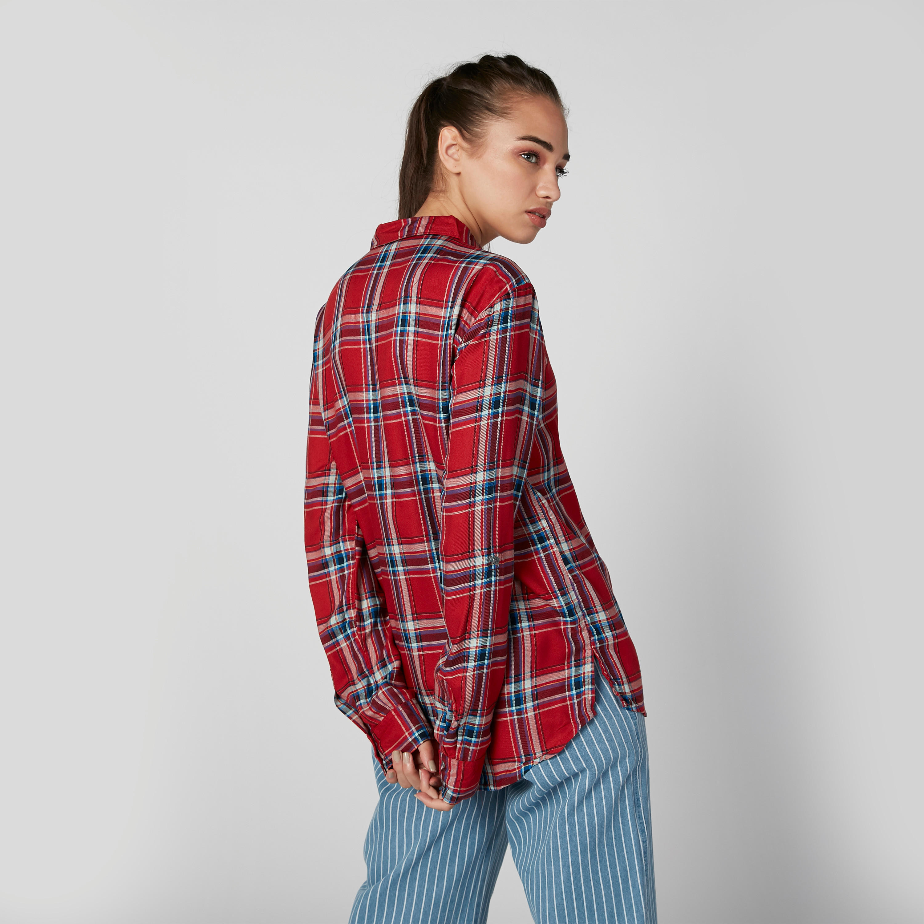قميص كاروهات بأكمام طويلة وجيب على الصدر من لي كوبر-women-clothing-shirtsandblouses-shirts-image-3