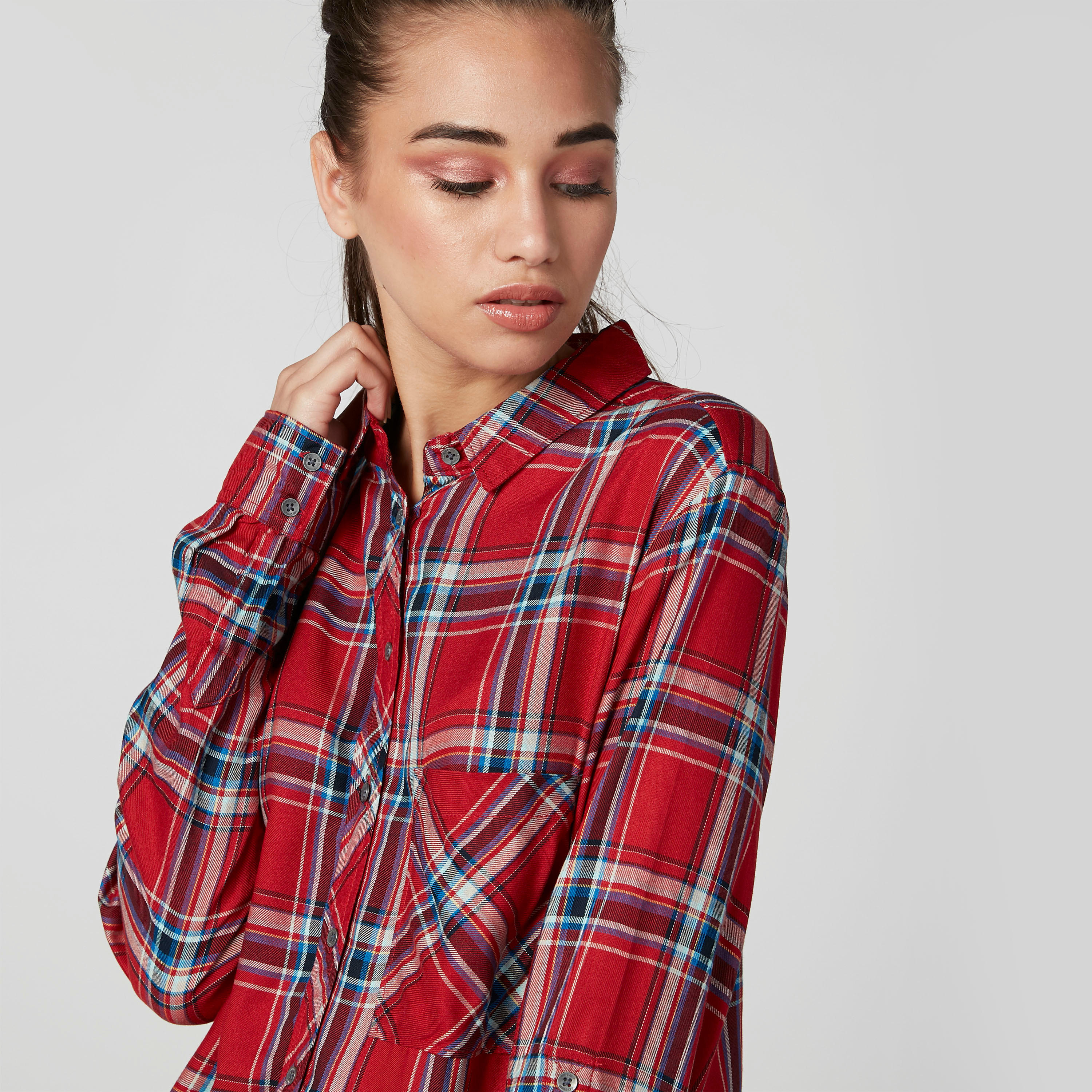 قميص كاروهات بأكمام طويلة وجيب على الصدر من لي كوبر-women-clothing-shirtsandblouses-shirts-image-4
