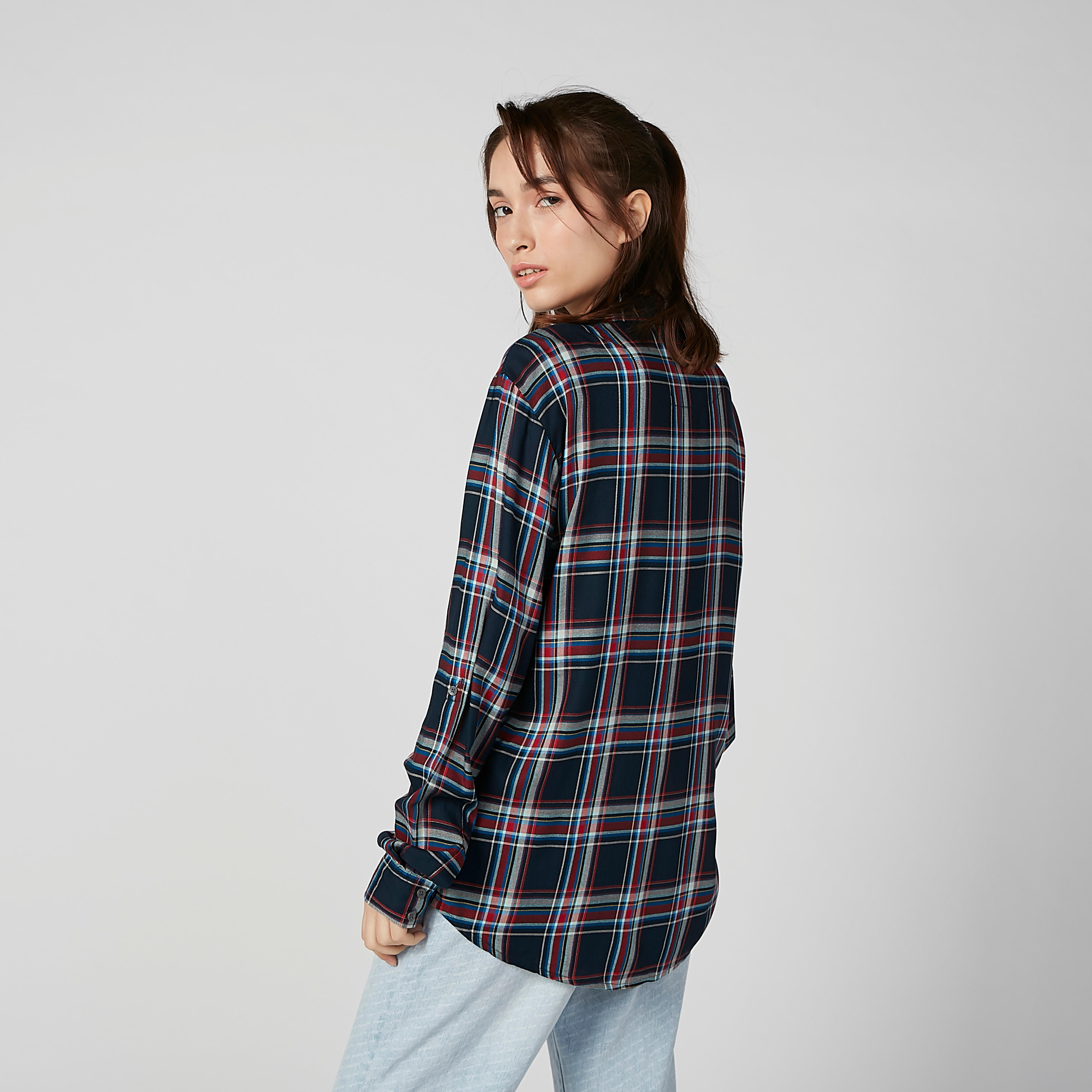 قميص كاروهات بياقة عاديّة وأكمام طويلة من لي كوبر-women-clothing-shirtsandblouses-shirts-image-4