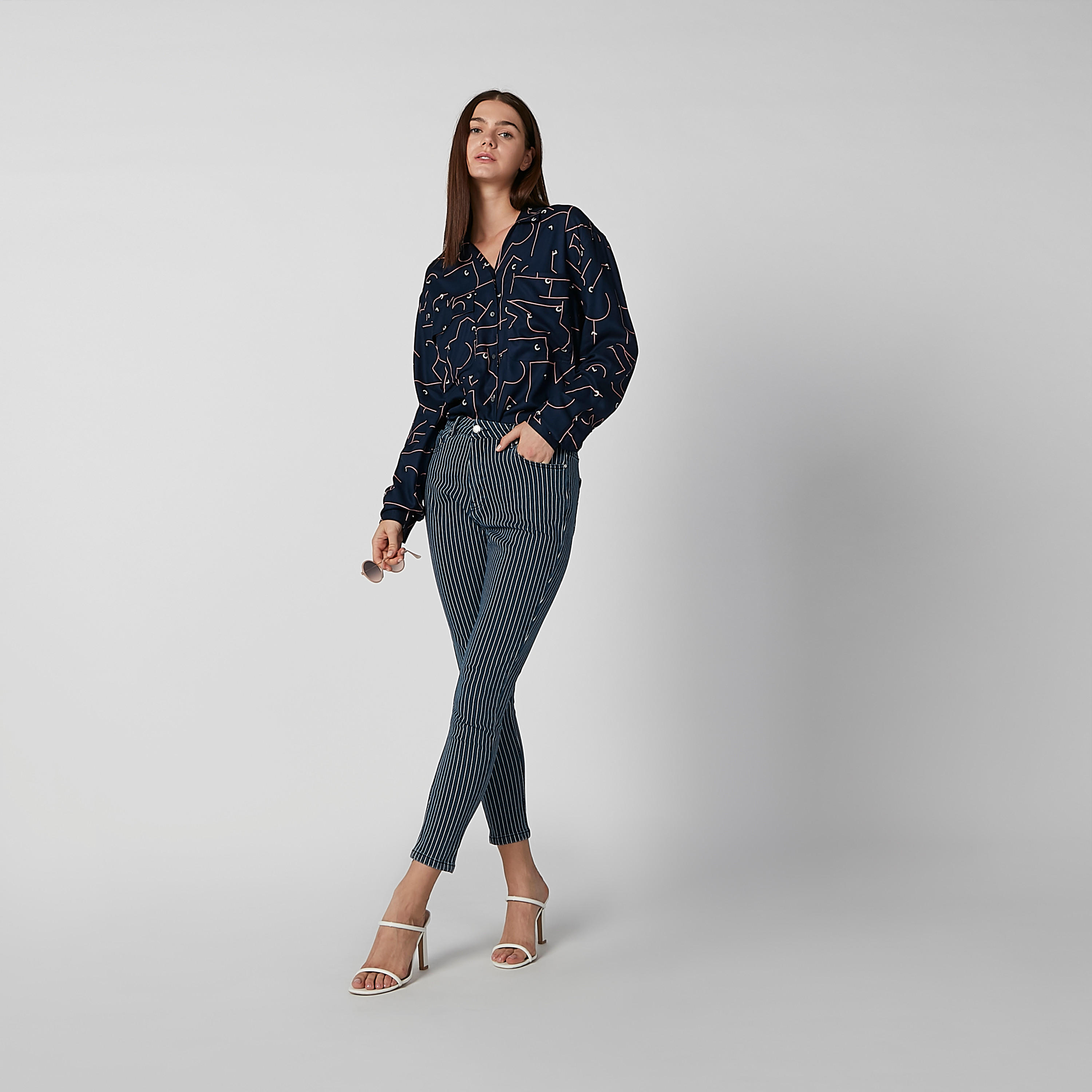 قميص بأكمام طويلة وأزرار وطبعات-women-clothing-shirtsandblouses-shirts-image-4