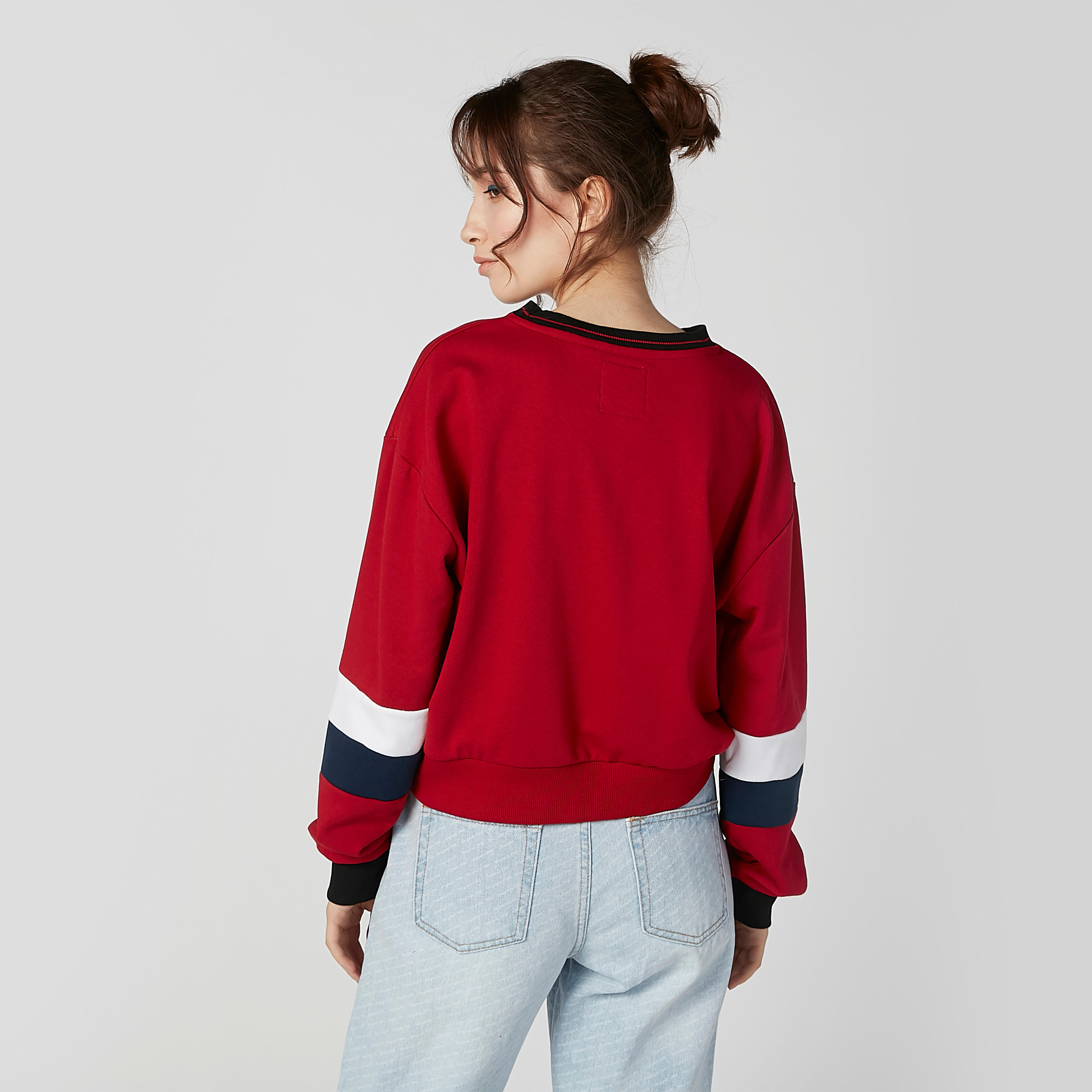 سويت شيرت مستدام بياقة مستديرة وأكمام طويلة وطبعات-women-winterwear-hoodiesandsweatshirts-sweatshirts-image-2