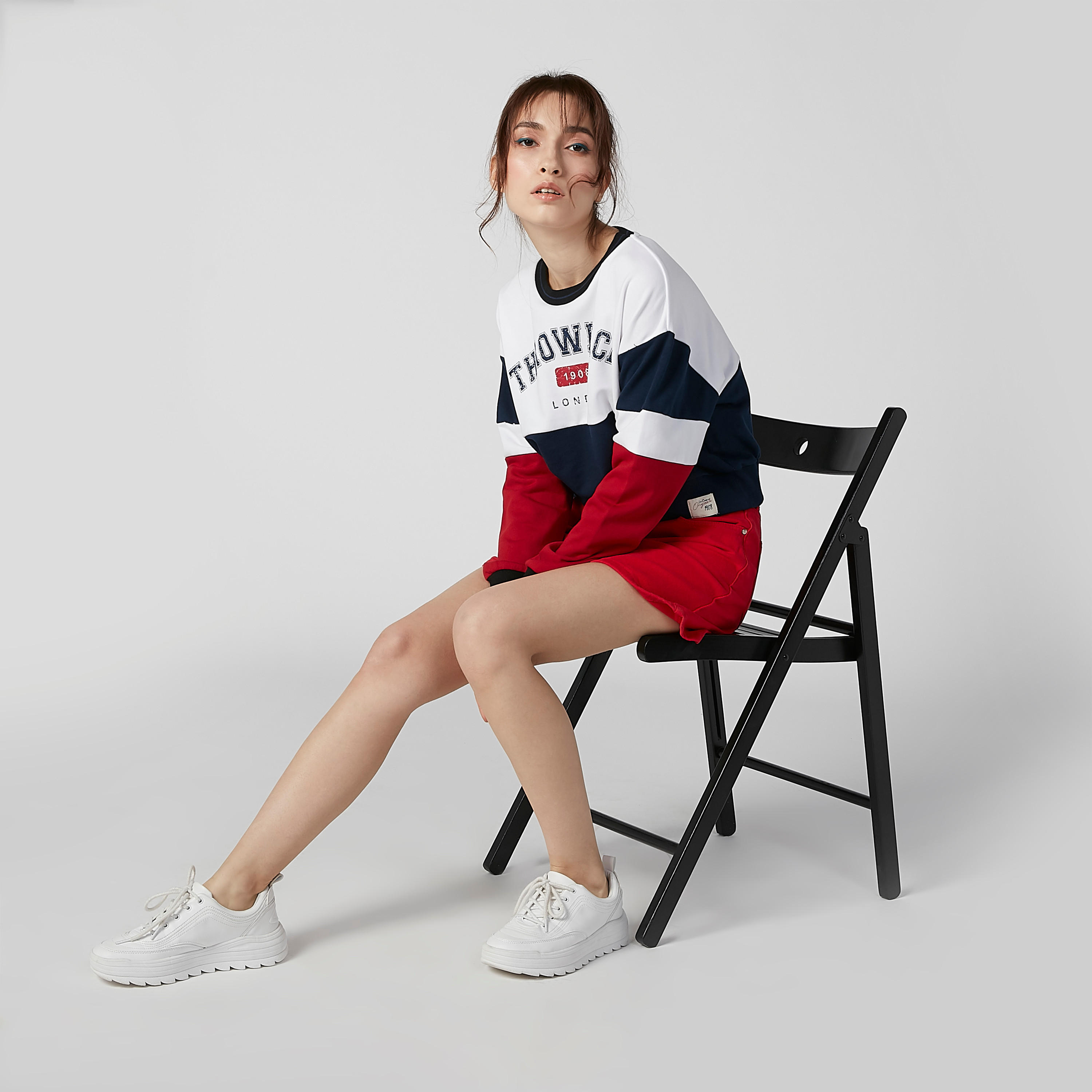 سويت شيرت مستدام بياقة مستديرة وأكمام طويلة وطبعات-women-winterwear-hoodiesandsweatshirts-sweatshirts-image-2