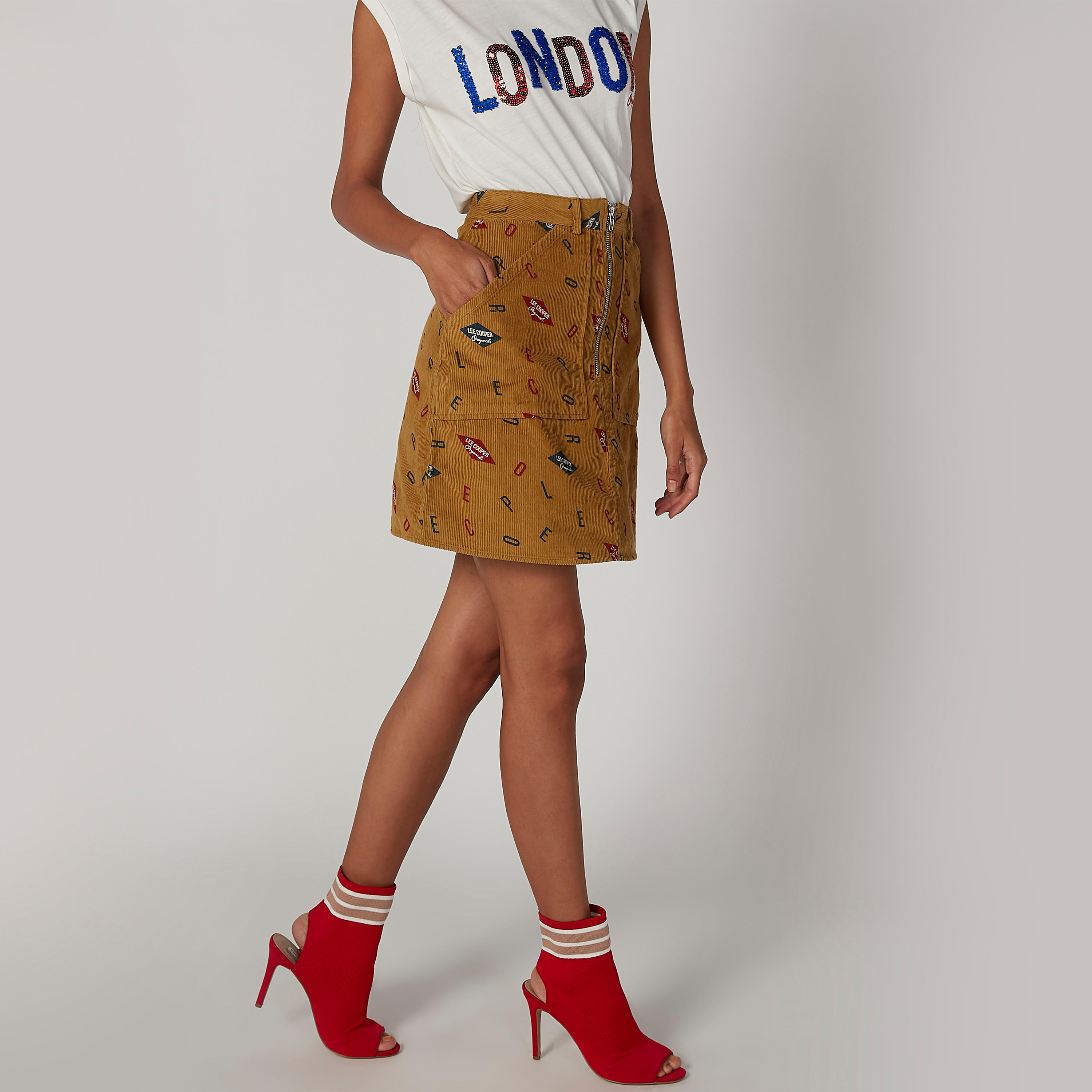 تنورة قصيرة إيه لاين بجيوب وحلقات للحزام وطبعات من لي كوبر-women-clothing-bottoms-skirts-image-1