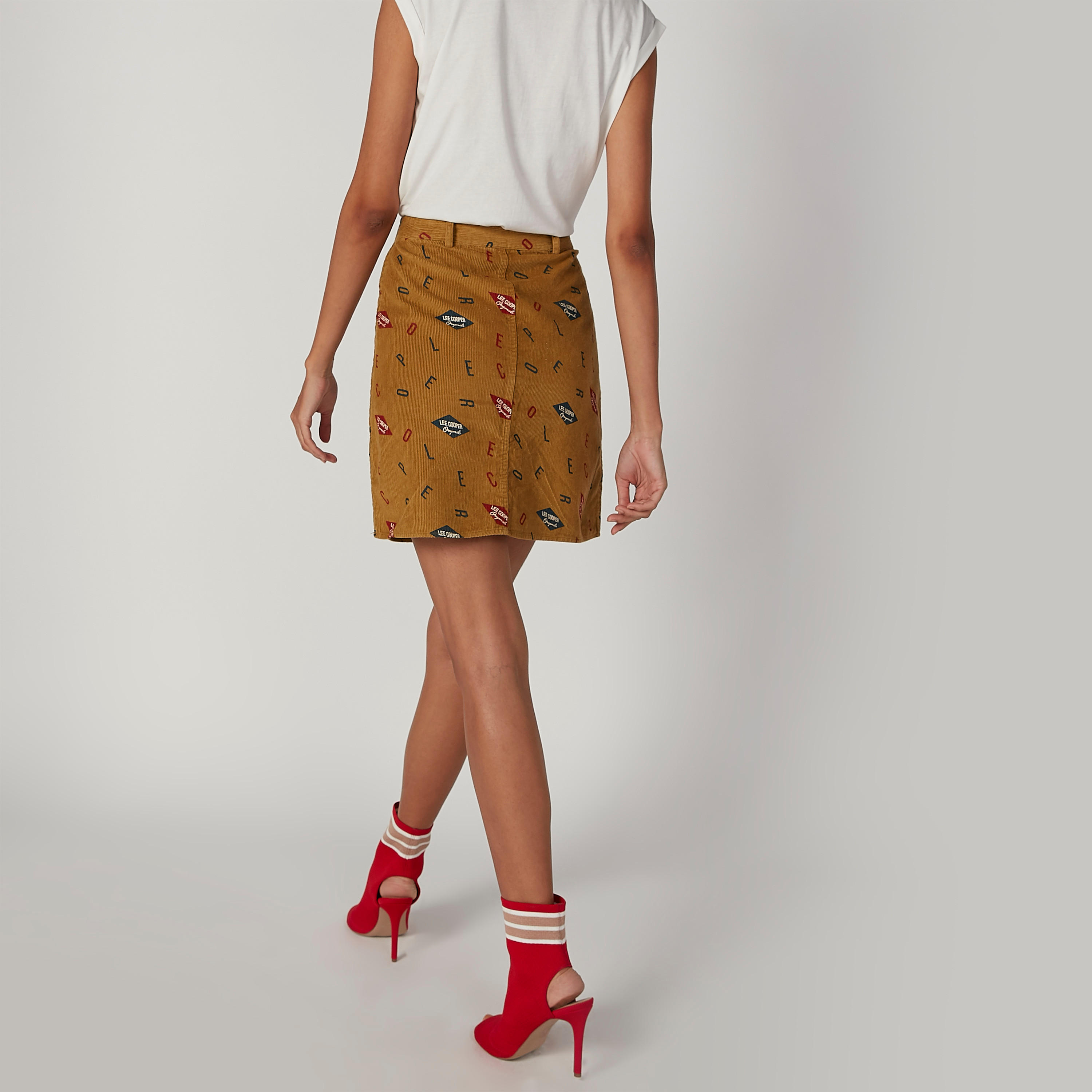 تنورة قصيرة إيه لاين بجيوب وحلقات للحزام وطبعات من لي كوبر-women-clothing-bottoms-skirts-image-2