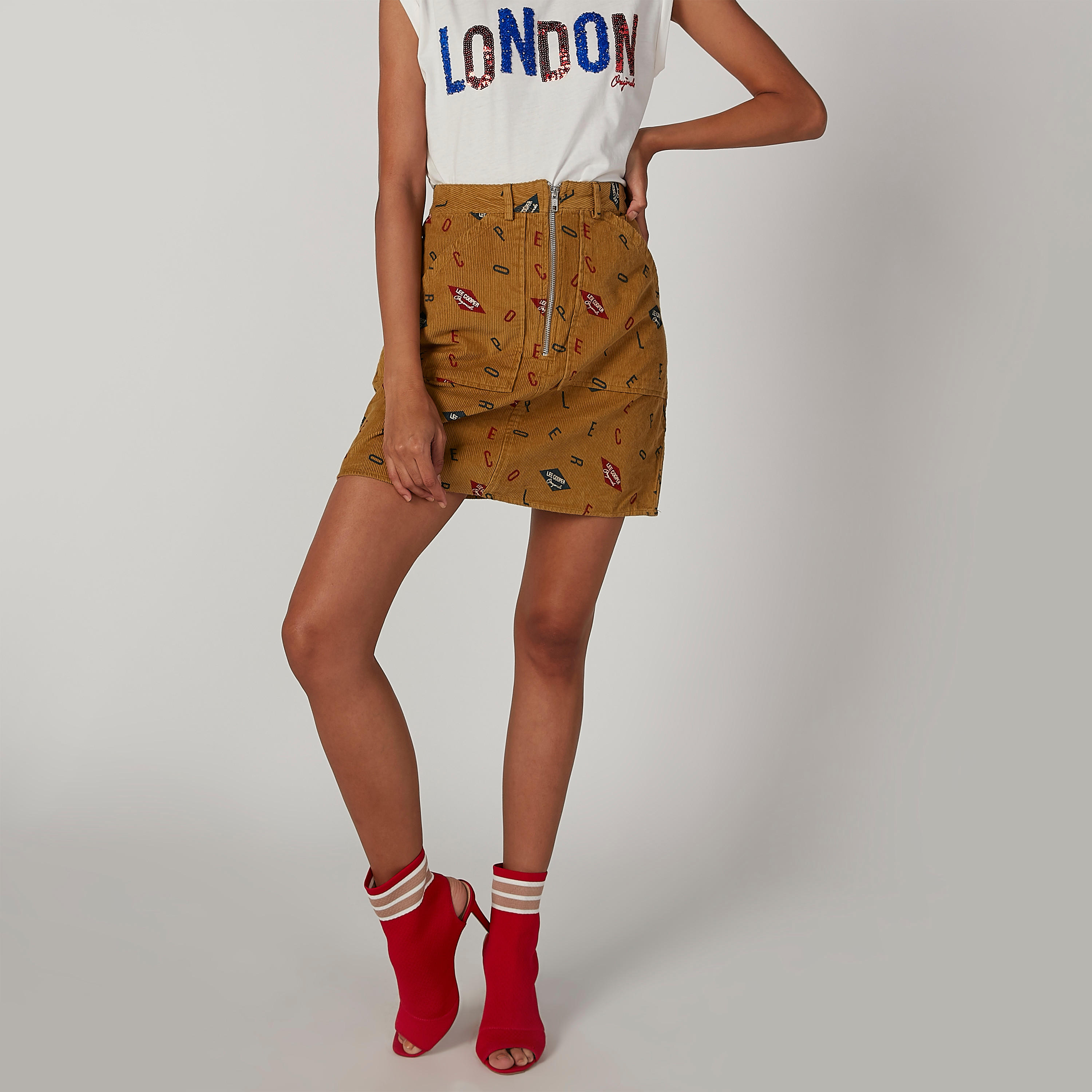 تنورة قصيرة إيه لاين بجيوب وحلقات للحزام وطبعات من لي كوبر-women-clothing-bottoms-skirts-image-3