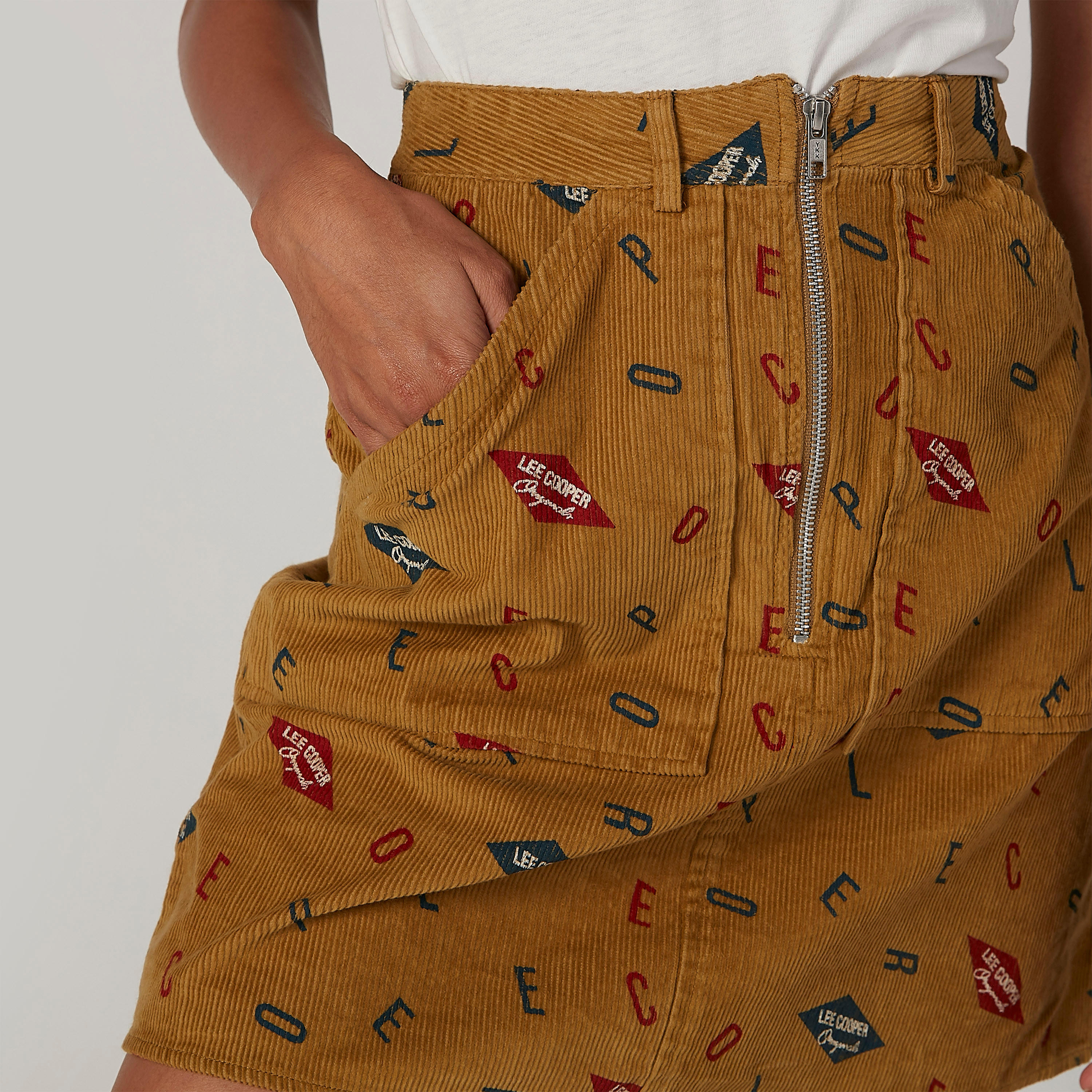 تنورة قصيرة إيه لاين بجيوب وحلقات للحزام وطبعات من لي كوبر-women-clothing-bottoms-skirts-image-5