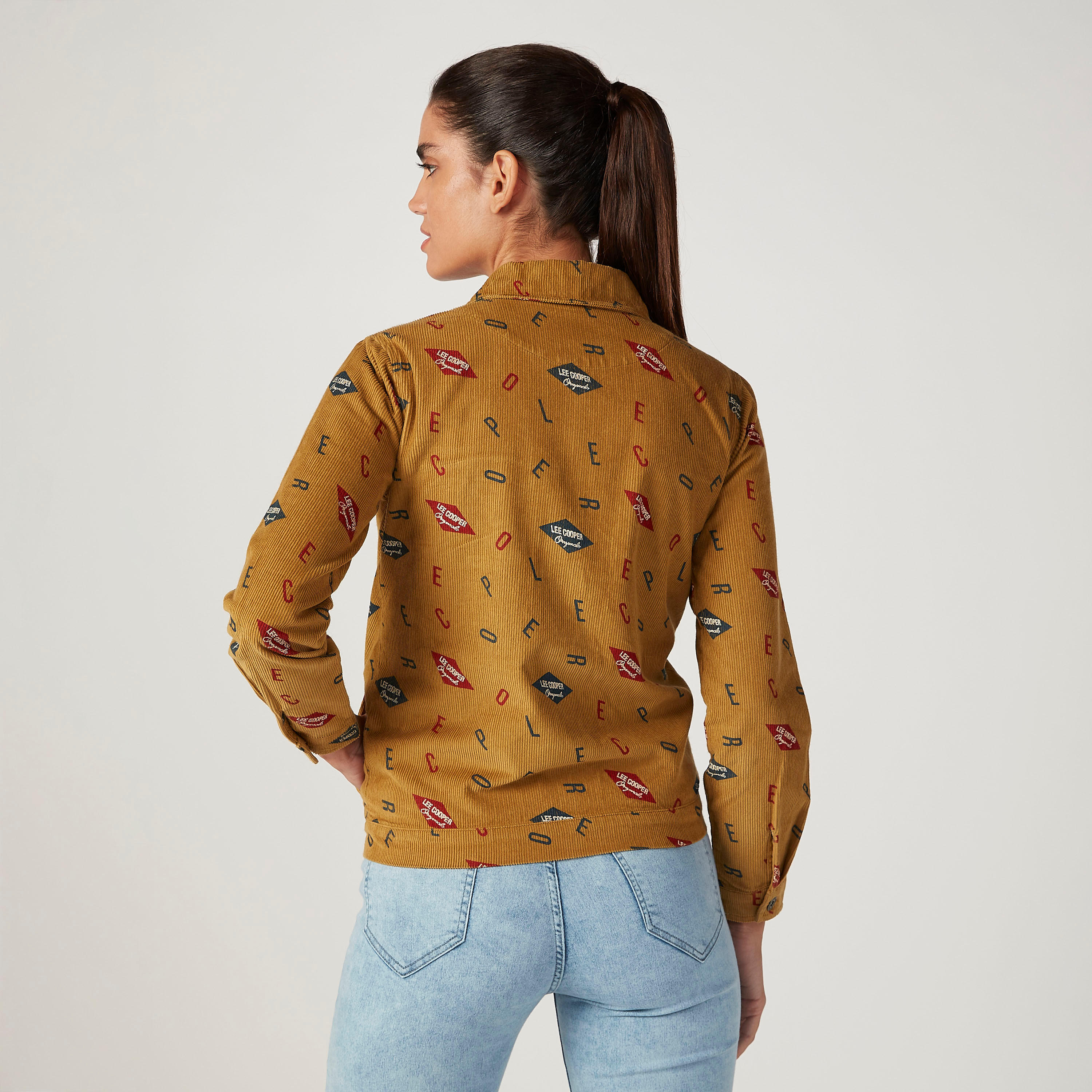 قميص دنيم مستدام بأكمام طويلة وطبعات من لي كوبر-women-winterwear-coatsandjackets-jackets-image-4