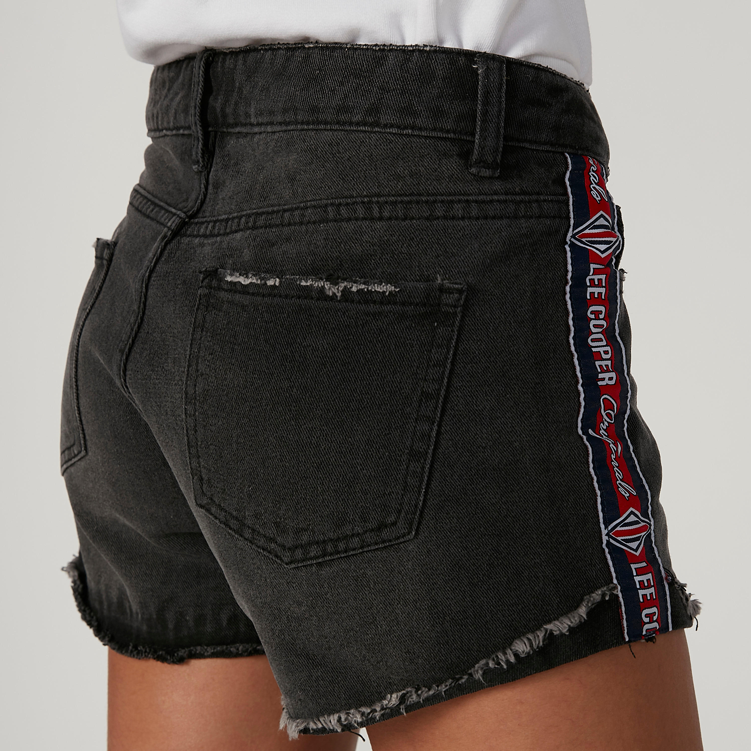 شورت مام فيت بجيوب وحلقات للحزام من لي كوبر-women-clothing-bottoms-shorts-image-5