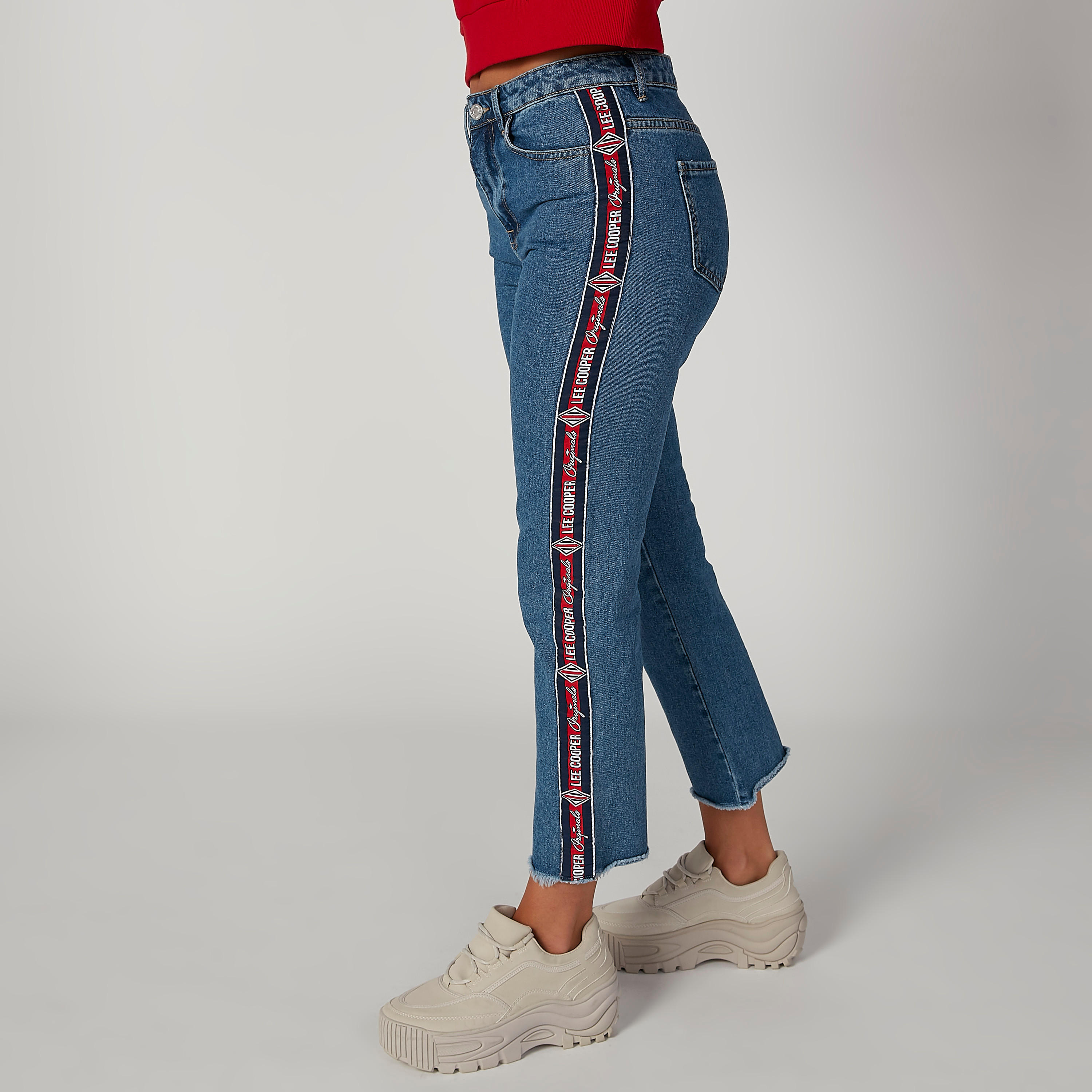 بنطلون جينز مستدام موم فيت طويل بتفاصيل شريطة من لي كوبر-women-clothing-bottoms-jeans-image-3