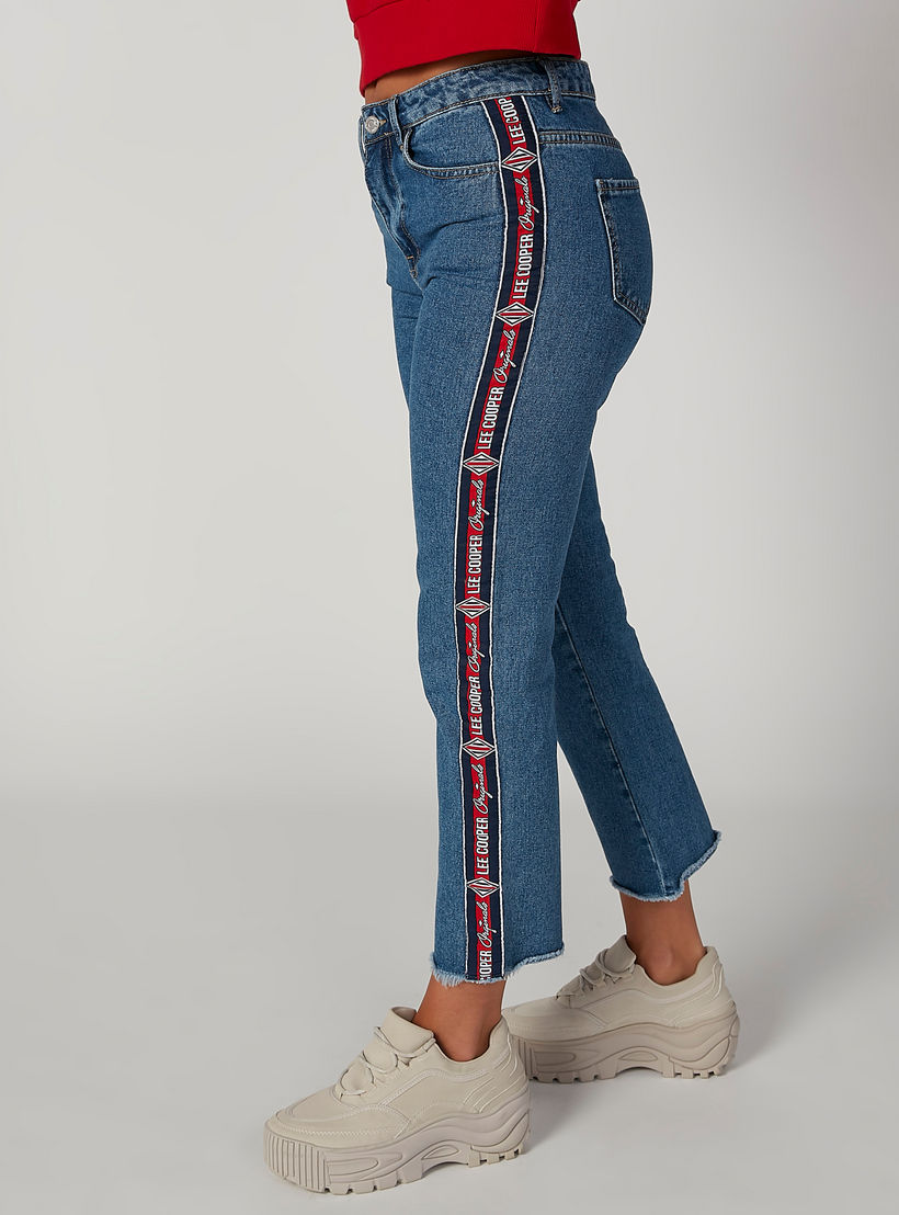 بنطلون جينز مستدام موم فيت طويل بتفاصيل شريطة من لي كوبر-women-clothing-bottoms-jeans-image-3