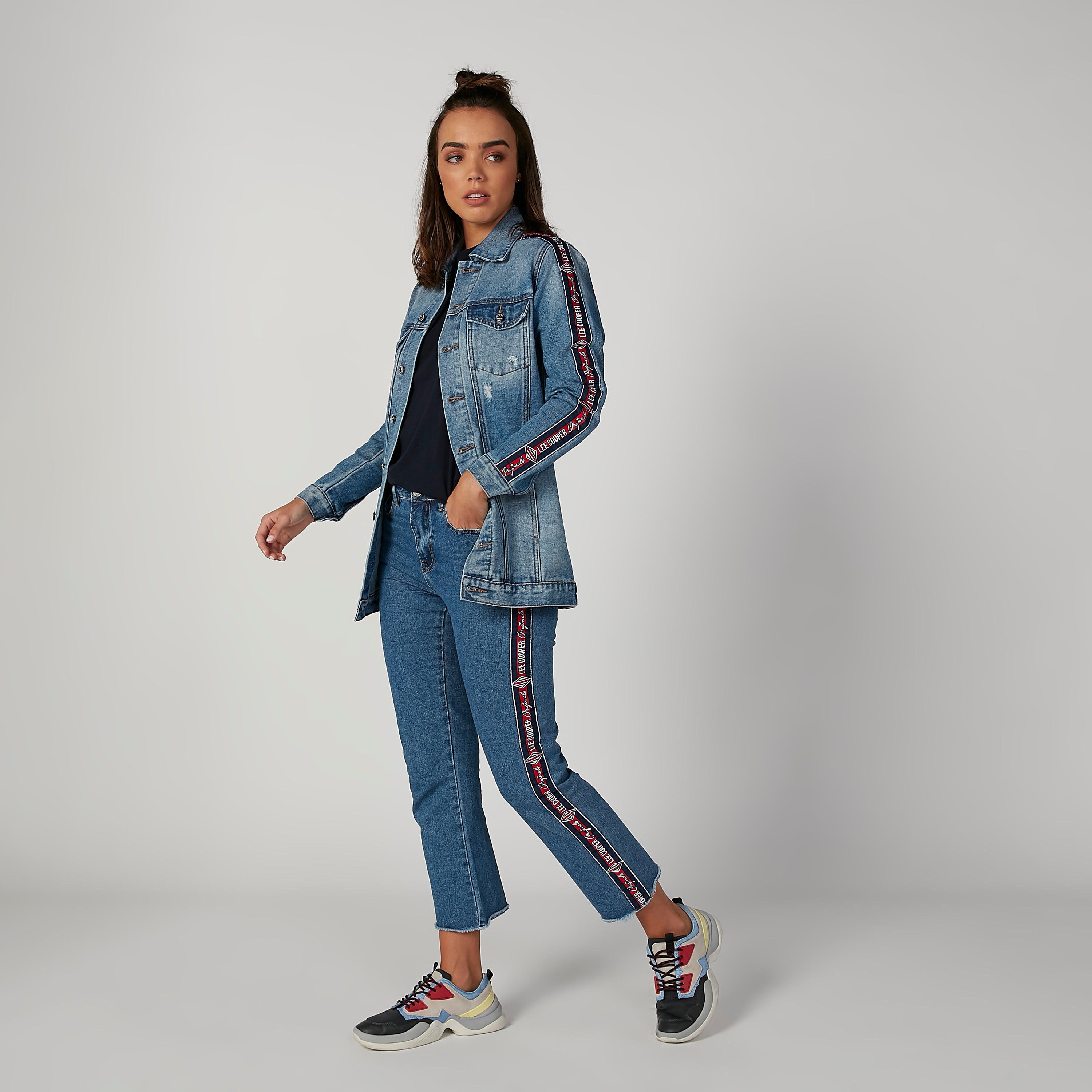 جاكيت جينز مستدام بأكمام طويلة وشريطة وطبعات-women-winterwear-coatsandjackets-jackets-image-4