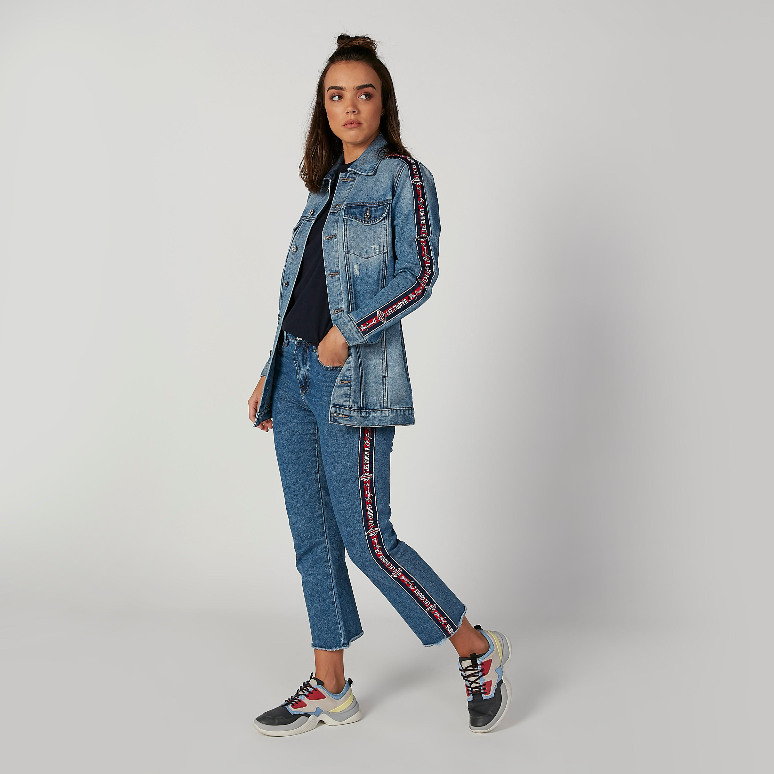 بلوزة مستدامة بياقة مستديرة وأكمام كاب وطبعات -women-clothing-tshirts-image-2