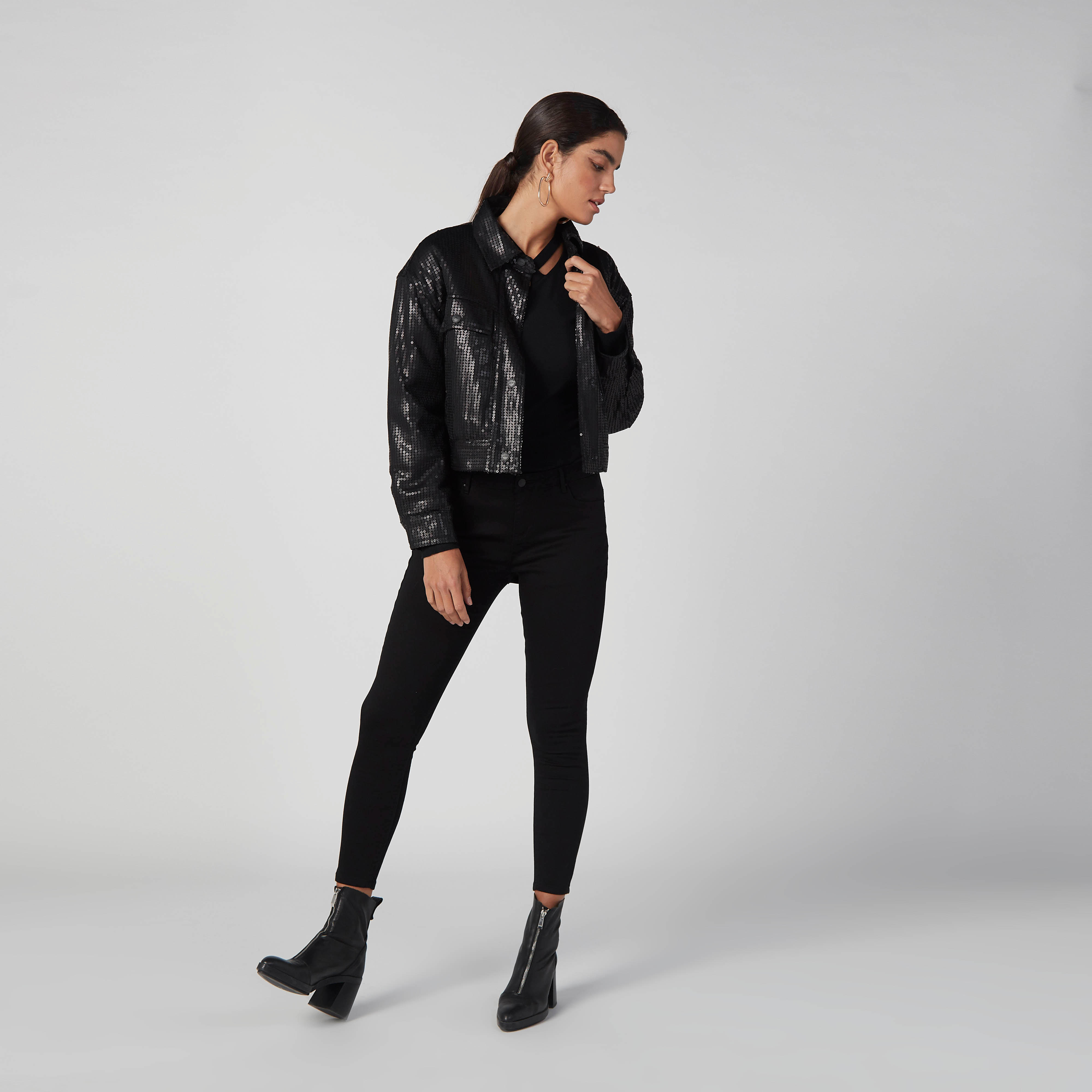 جاكيت مستدام بتفاصيل ترتر وأكمام طويلة وجيوب بطيّة-women-winterwear-coatsandjackets-jackets-image-3