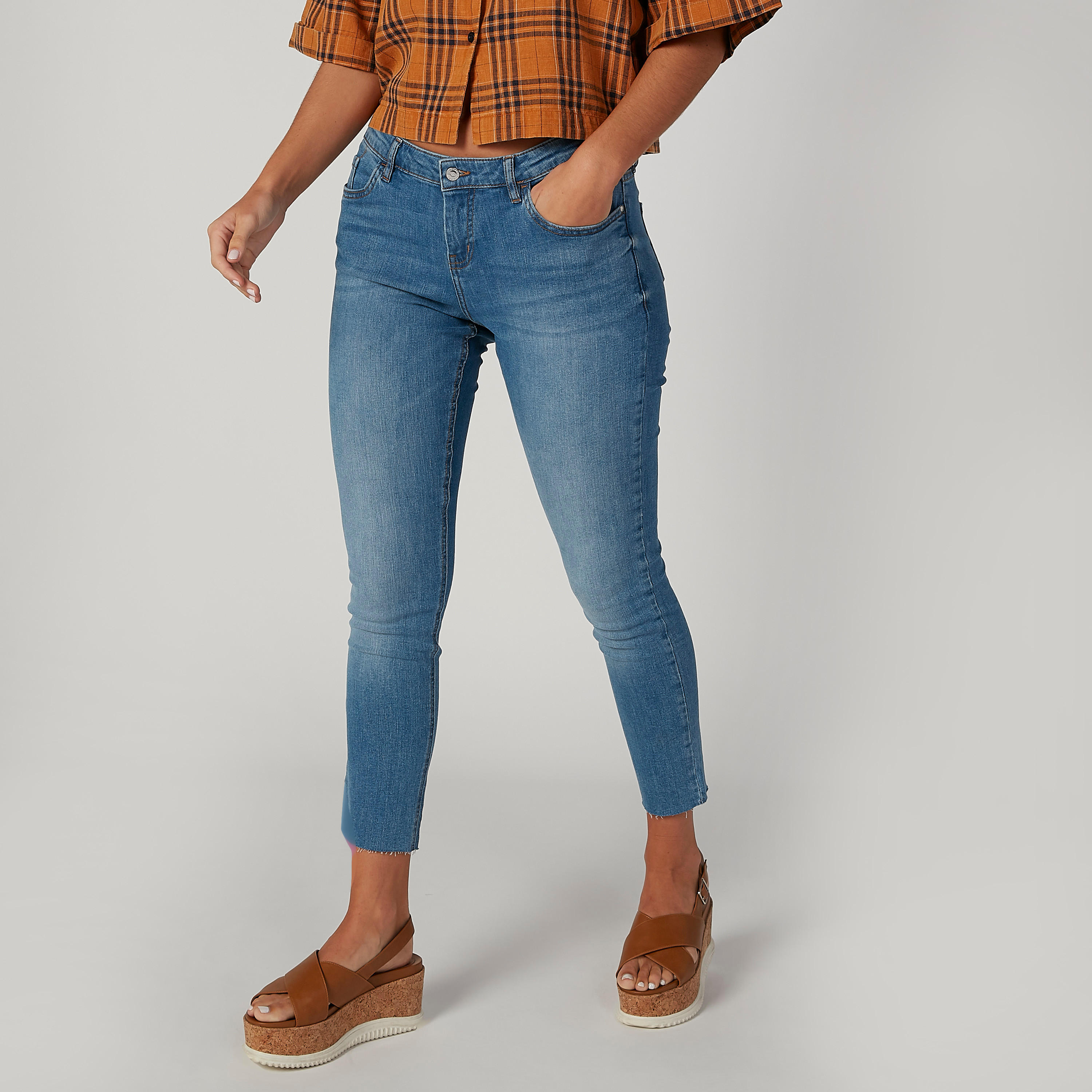 بنطلون جينز مستدام سكيني ممزّق بخصر متوسط الارتفاع وجيوب-women-clothing-bottoms-jeans-image-1