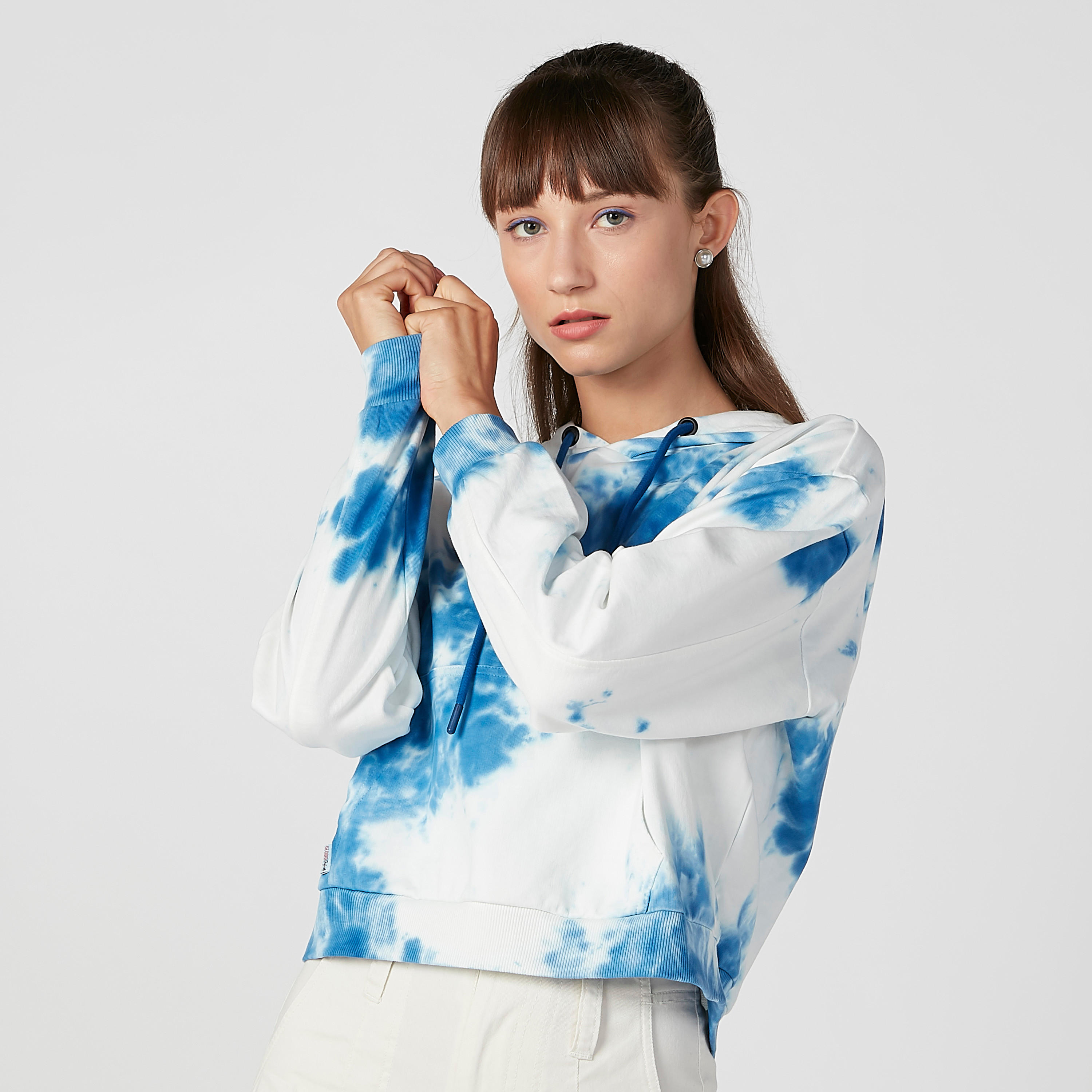 سويت شيرت مستدام بقبّعة وأكمام طويلة وطبعات -women-winterwear-hoodiesandsweatshirts-hoodies-image-5