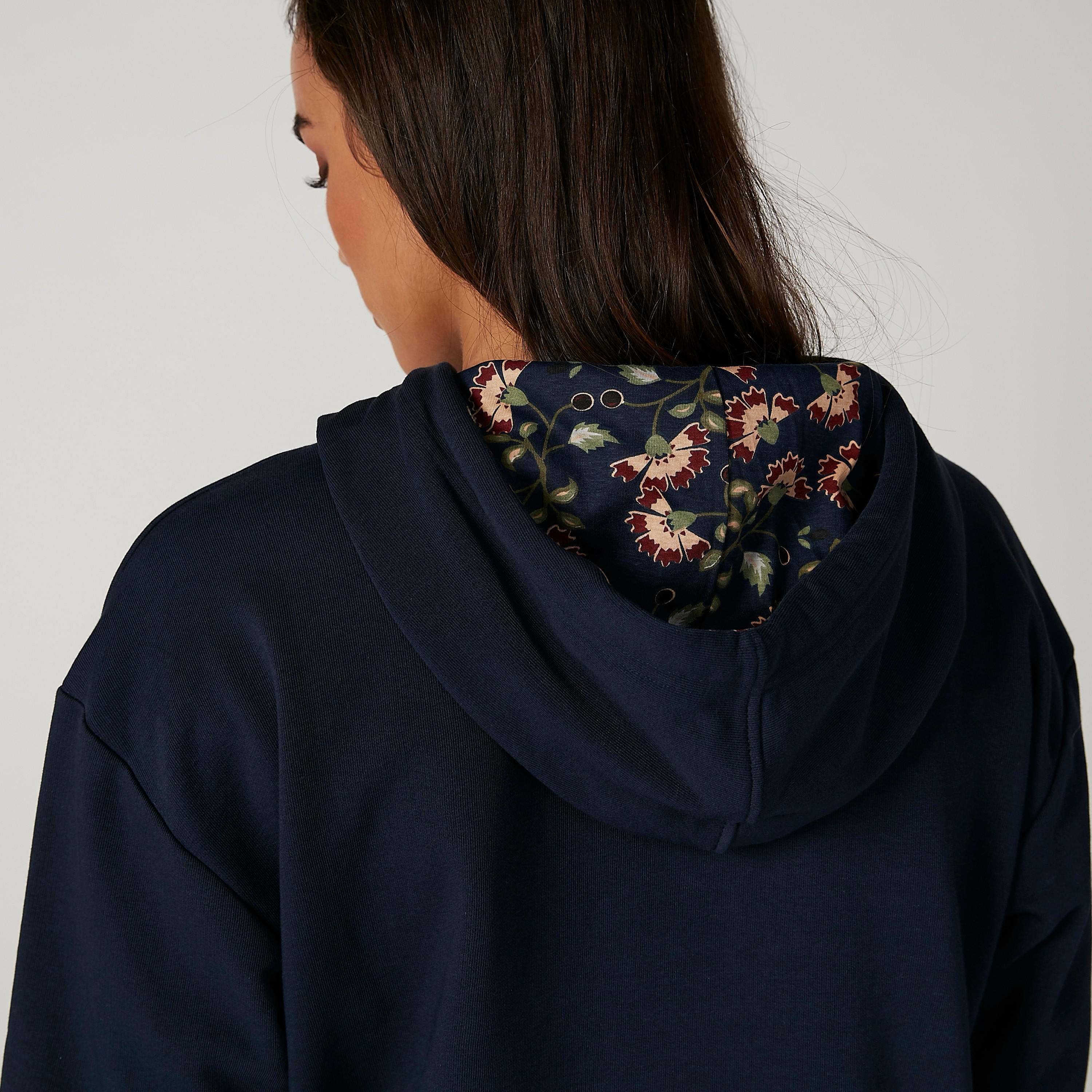 سويت شيرت مستدام بقبّعة وأكمام طويلة وطبعات -women-winterwear-hoodiesandsweatshirts-hoodies-image-6