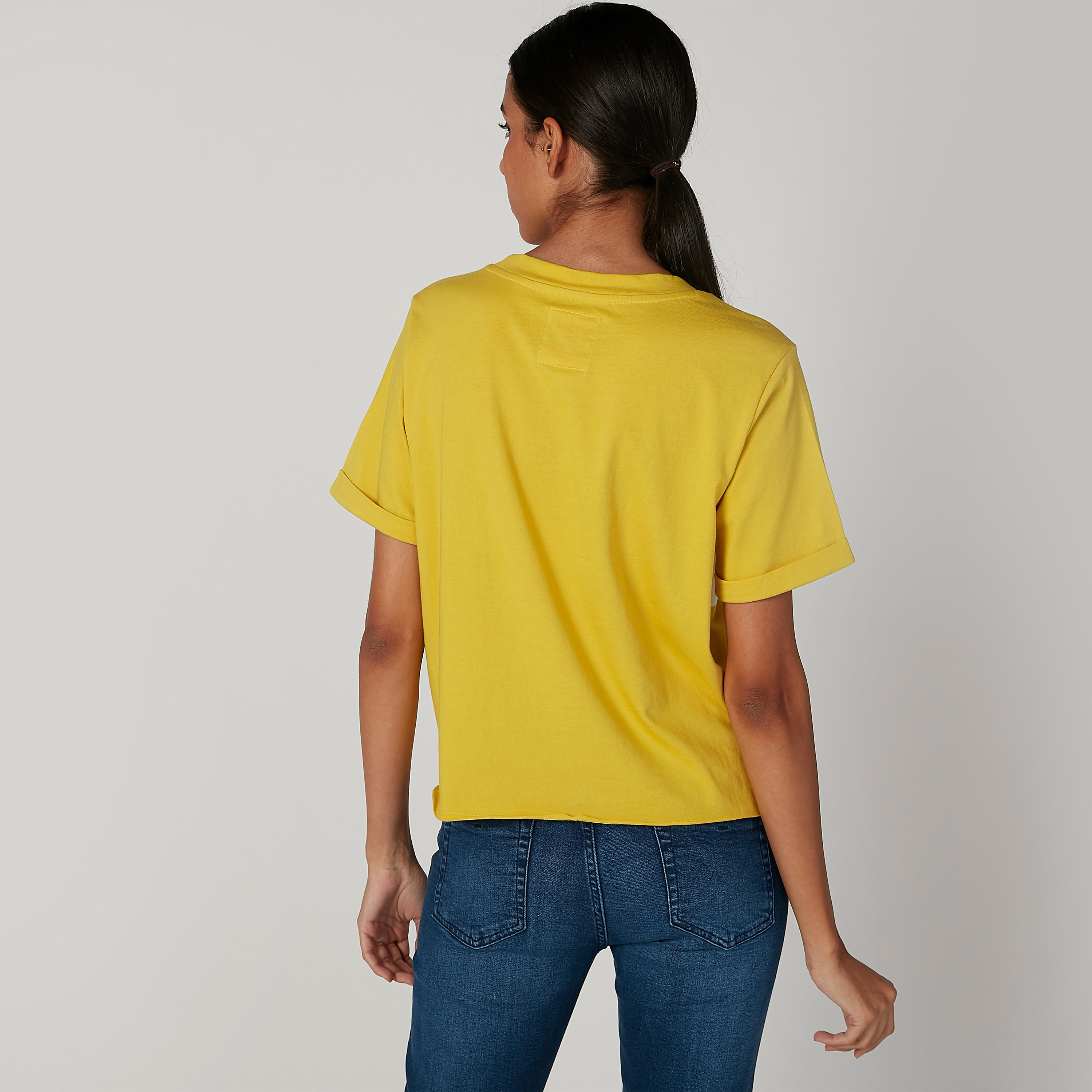 تيشيرت مستدام مزيّن بياقة مستديرة وأكمام قصيرة -women-clothing-tshirts-image-2