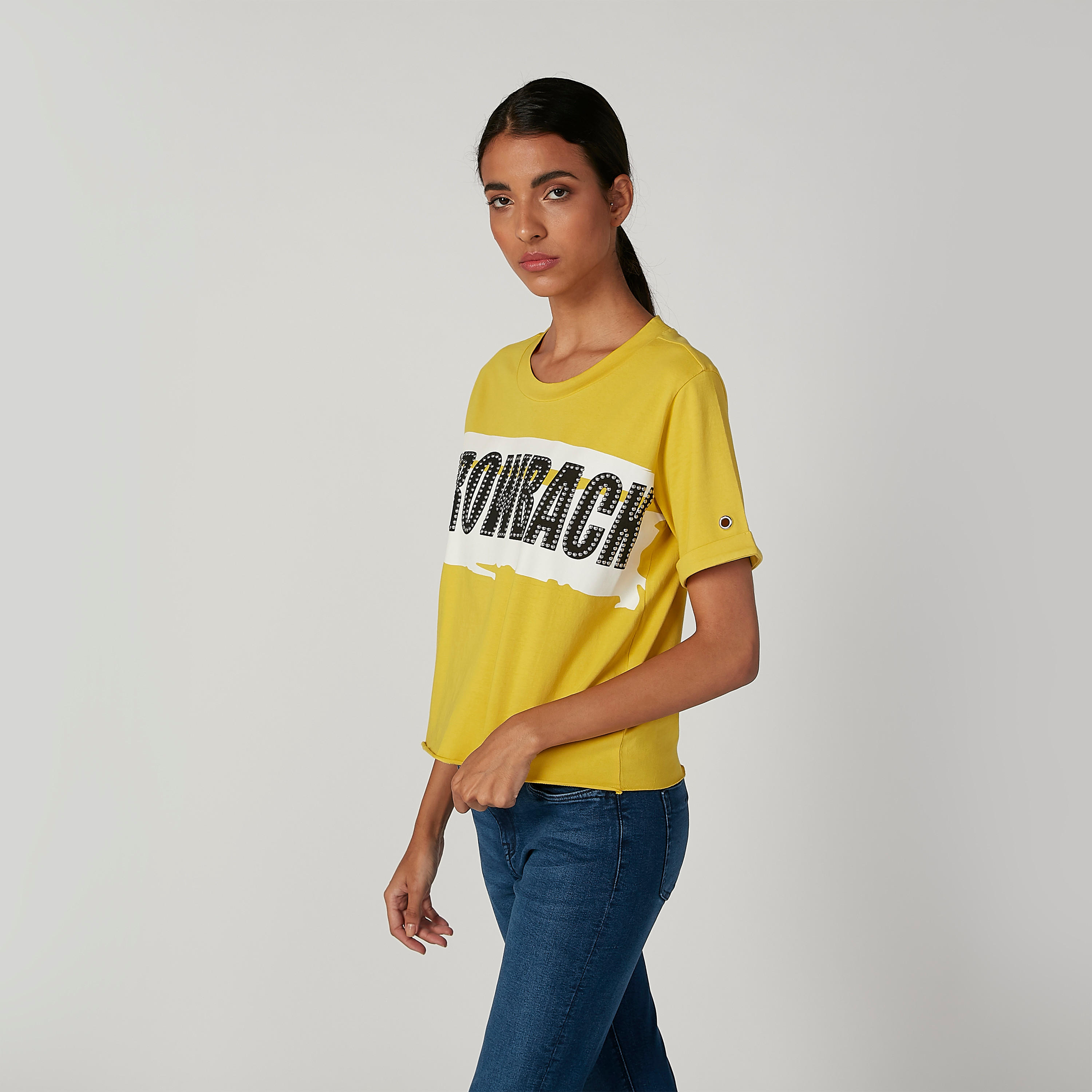 تيشيرت مستدام مزيّن بياقة مستديرة وأكمام قصيرة -women-clothing-tshirts-image-3