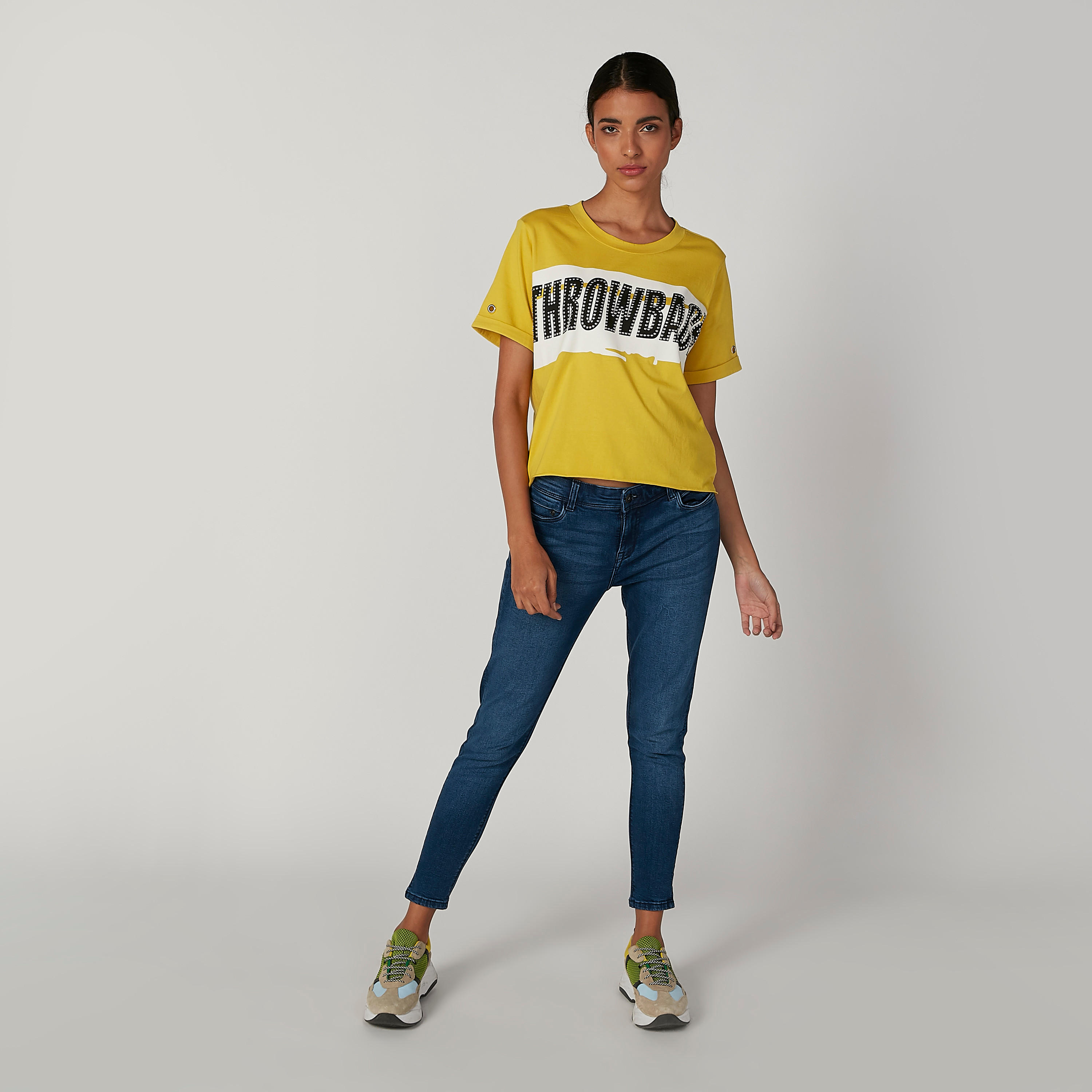 تيشيرت مستدام مزيّن بياقة مستديرة وأكمام قصيرة -women-clothing-tshirts-image-4