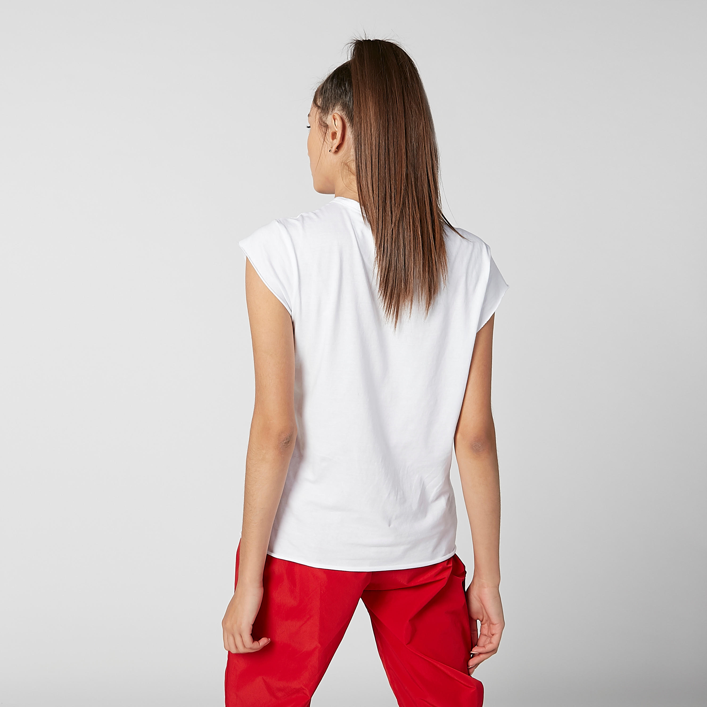 بلوزة مستدامة بياقة مستديرة وأكمام كاب وطبعات-women-clothing-tshirts-image-3