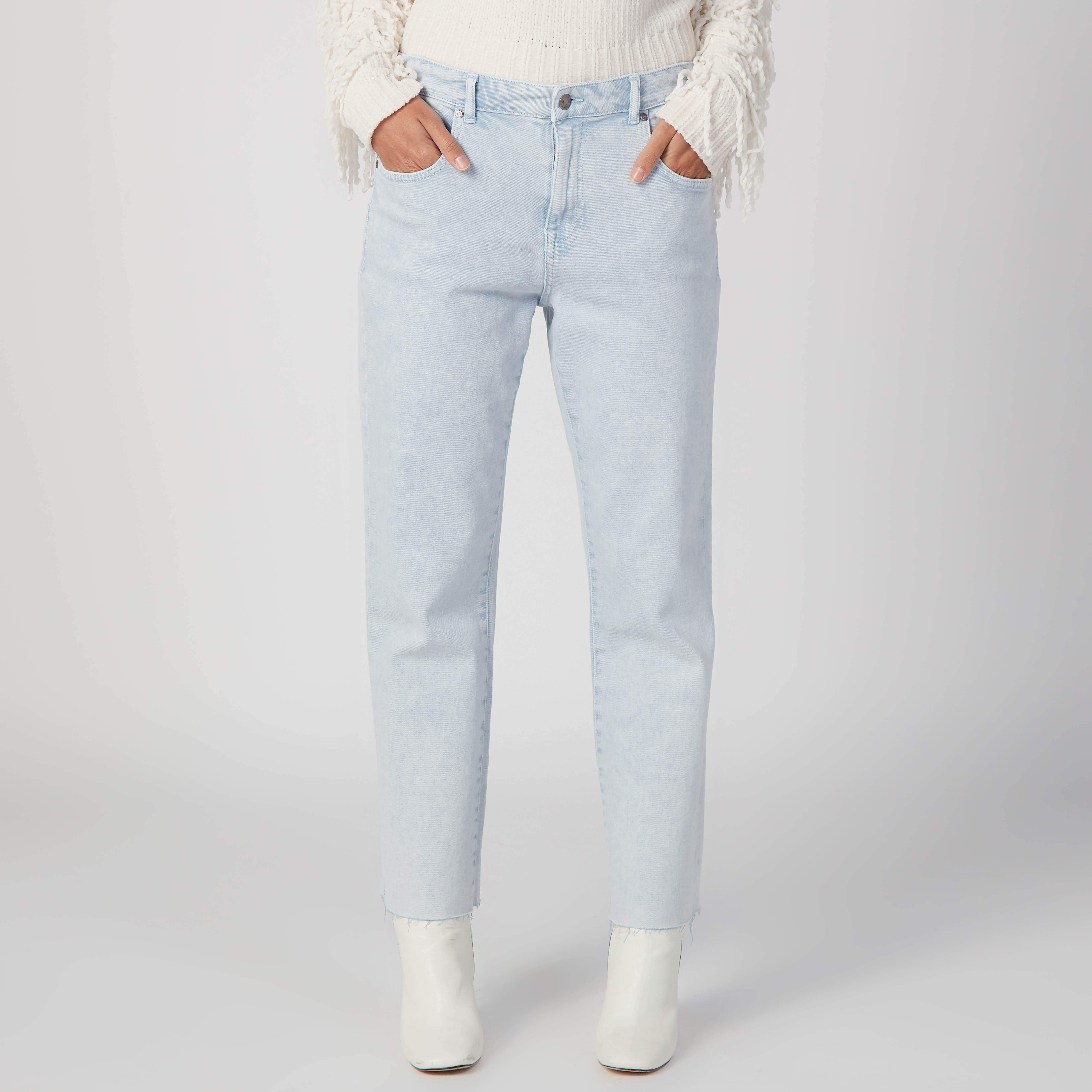 بنطلون جينز قصير بارز الملمس بجيوب وحلقات للحزام من لي كوبر-women-clothing-bottoms-jeans-image-1