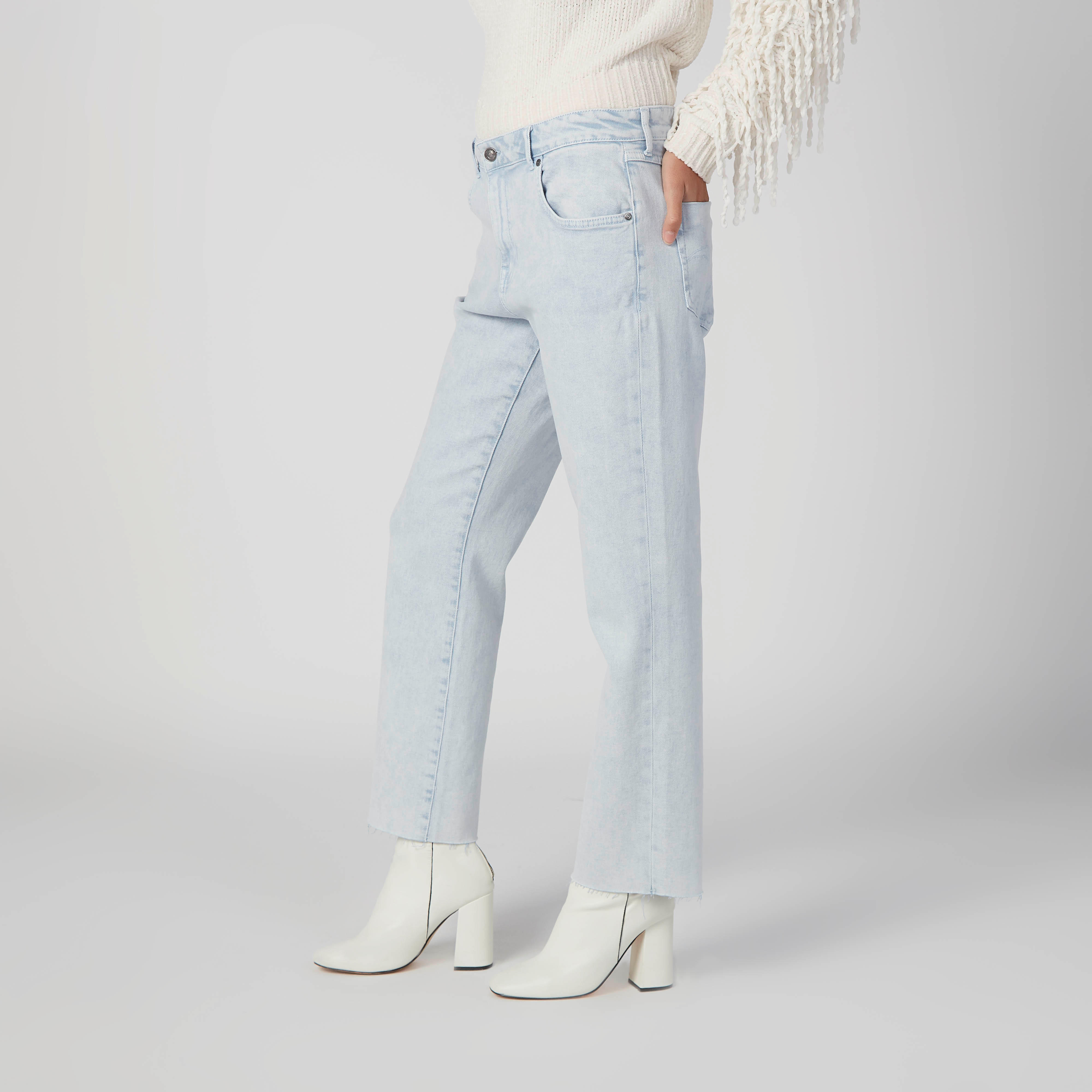 بنطلون جينز قصير بارز الملمس بجيوب وحلقات للحزام من لي كوبر-women-clothing-bottoms-jeans-image-5