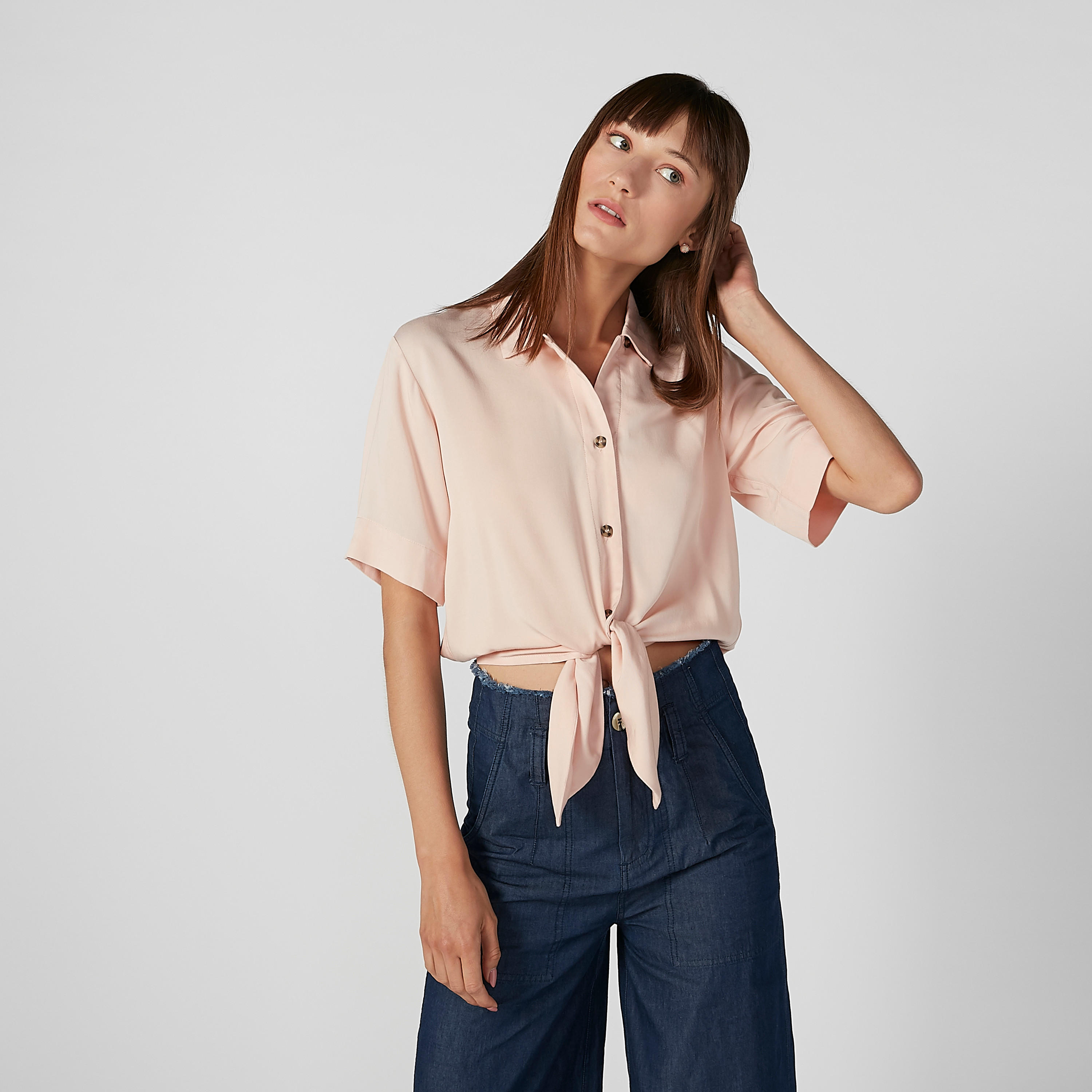 قميص سادة بأكمام قصيرة وأربطة من لي كوبر-women-clothing-shirtsandblouses-shirts-image-5