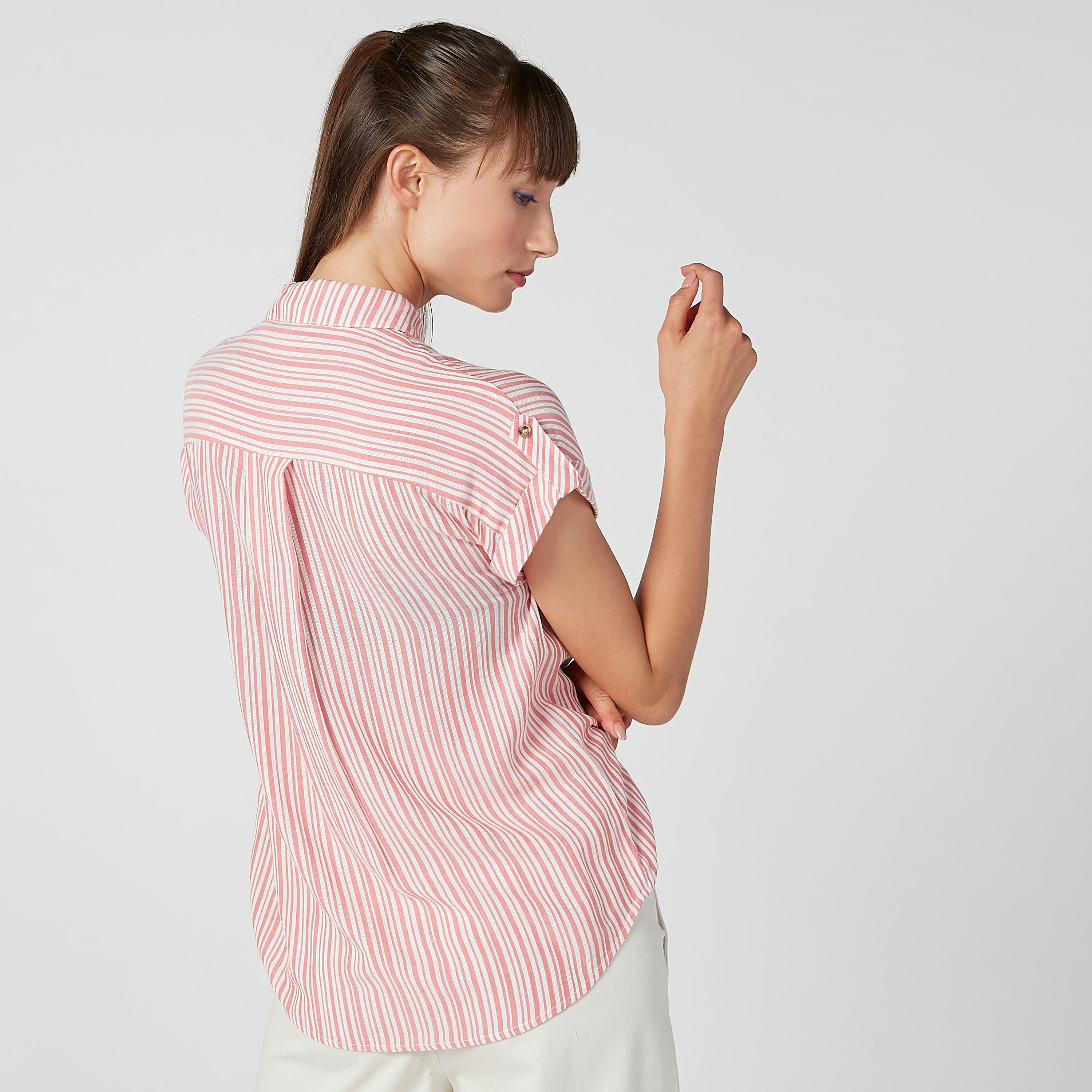 قميص مقلّم بياقة عاديّة وأكمام قصيرة-women-clothing-shirtsandblouses-shirts-image-4