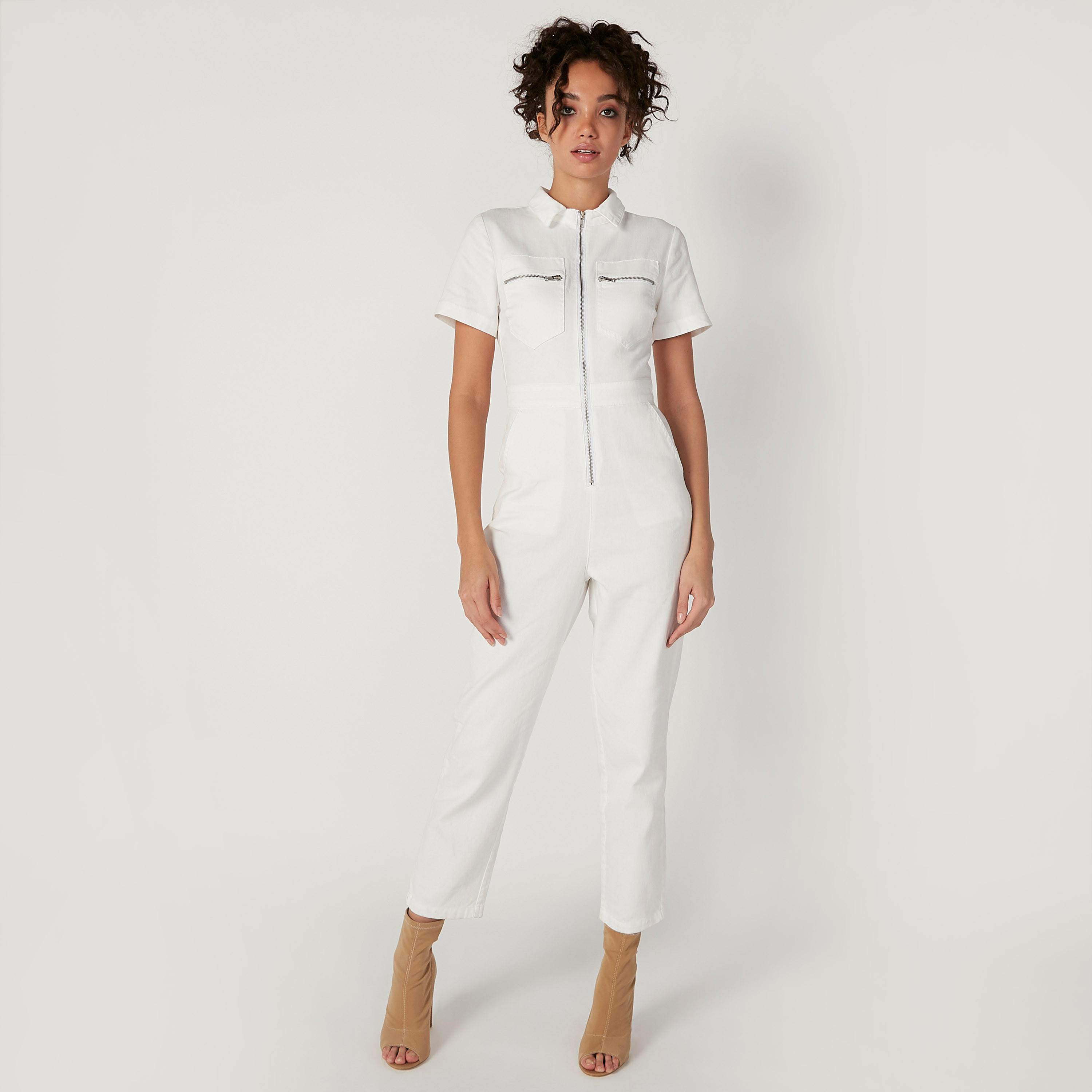 جمبسوت مستدام سادة بأكمام قصيرة وسحّاب-women-clothing-jumpsuits-image-1