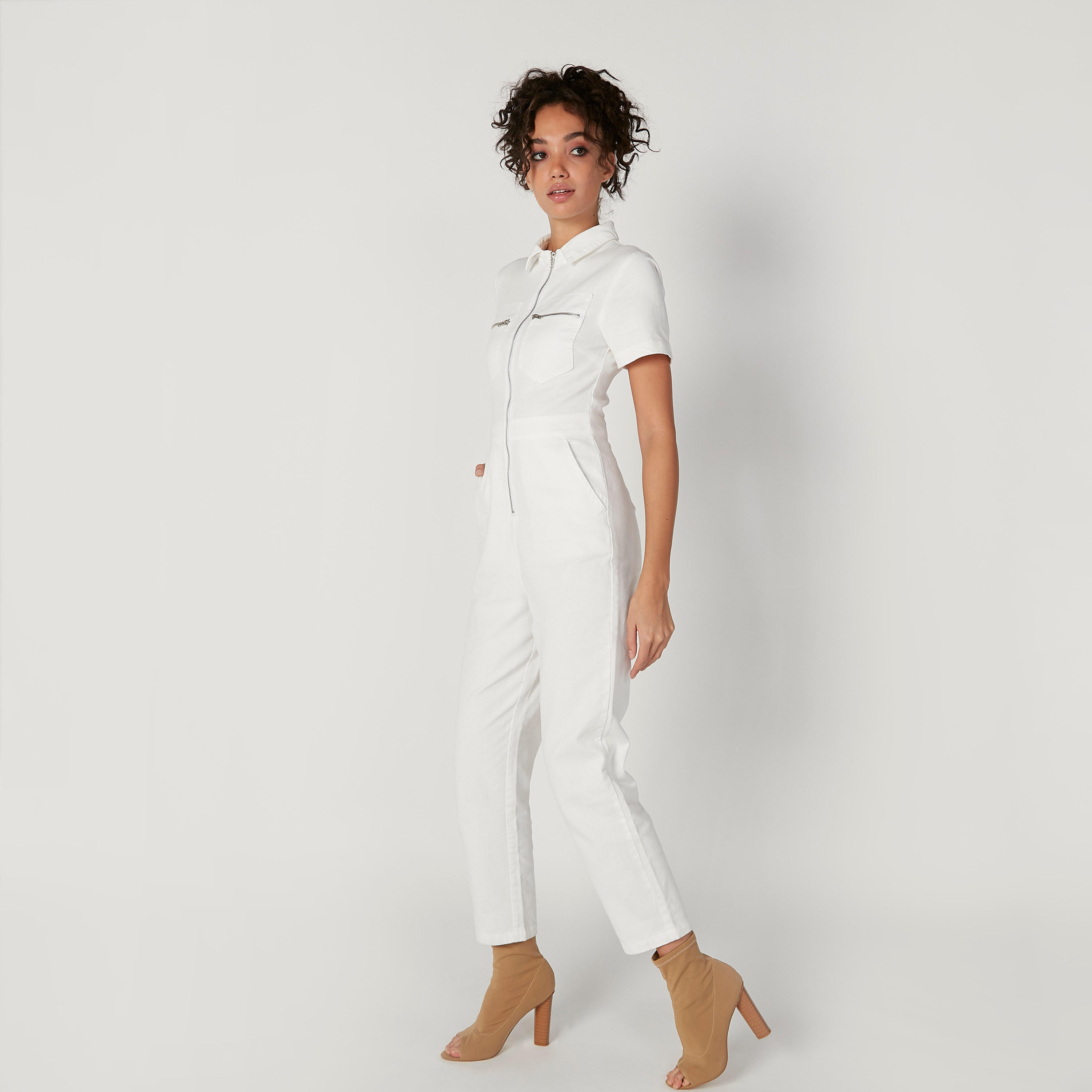 جمبسوت مستدام سادة بأكمام قصيرة وسحّاب-women-clothing-jumpsuits-image-4