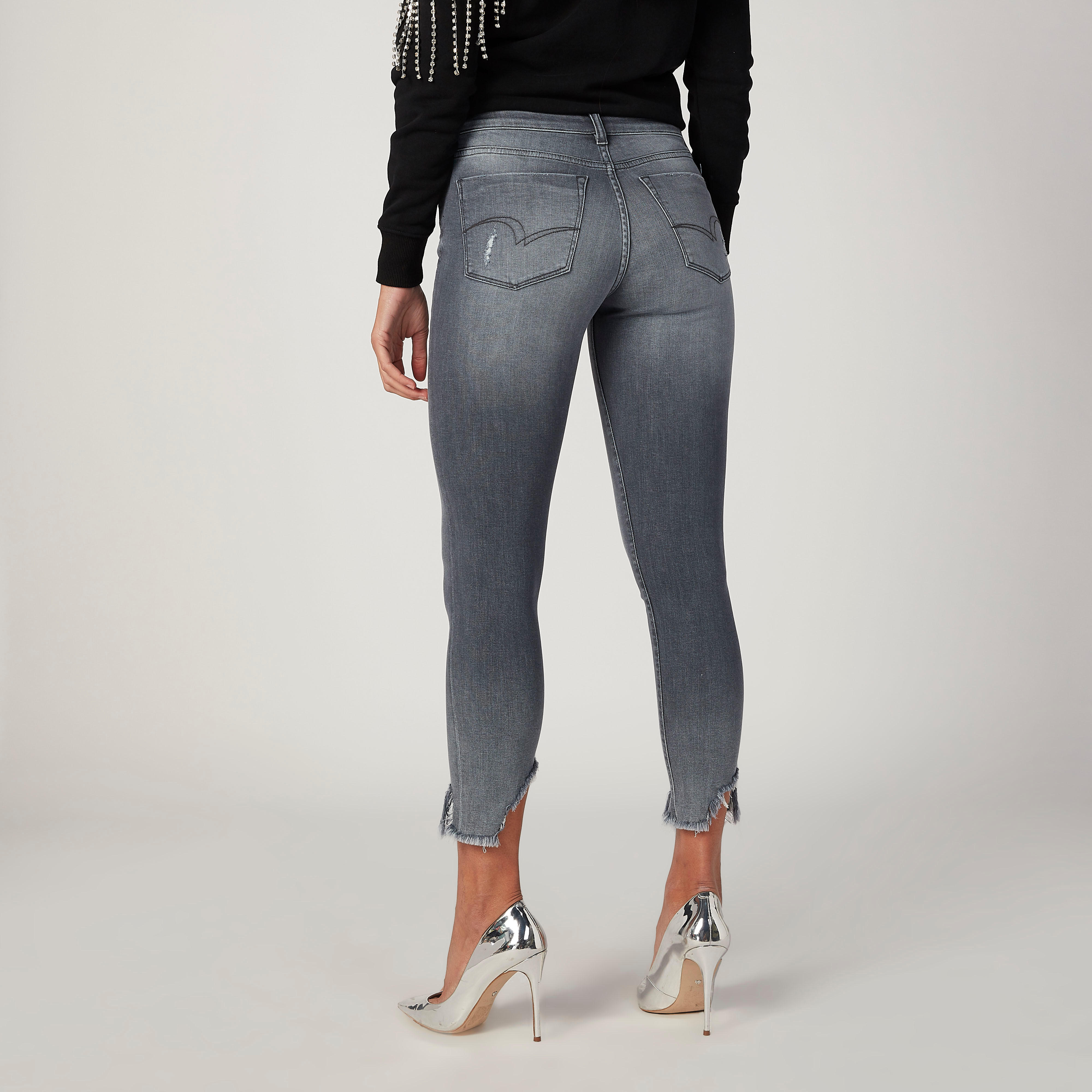 بنطلون جينز سكيني ممزّق بخصر متوسط الارتفاع وجيوب وأساور مهدّبة-women-clothing-bottoms-jeans-image-4